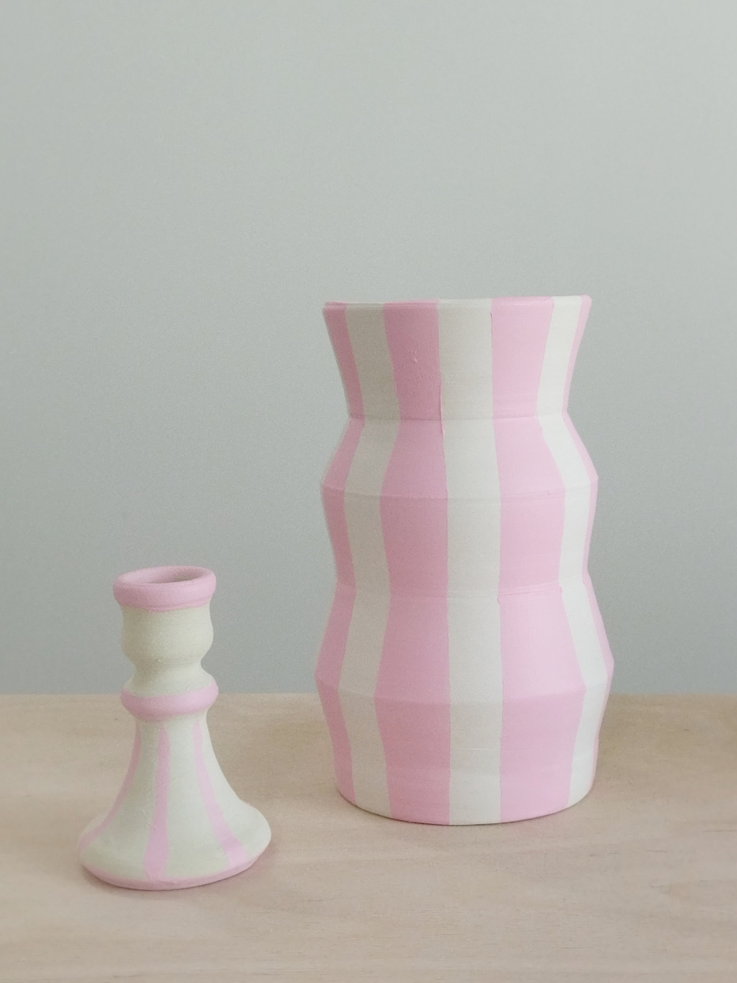 CALIZA_JARRON_BARRO_BLANCO_ROSA_HANDMADE.jpeg