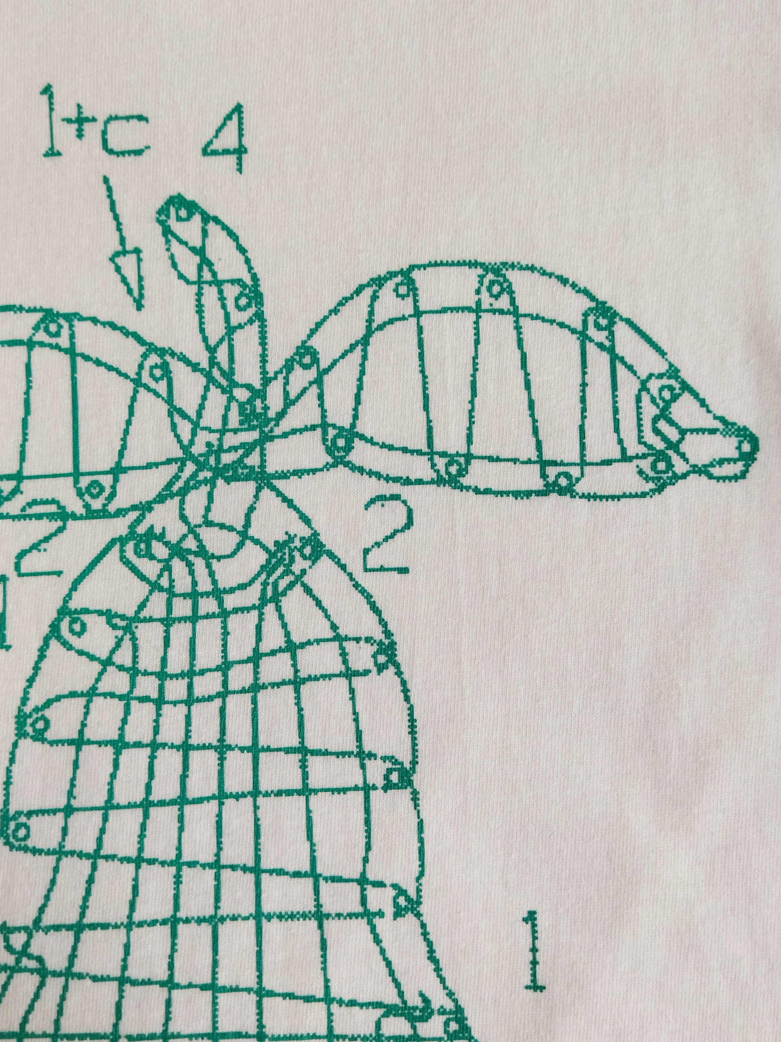 CALIZA_CAMISETA_NIÑO_DISEÑO_PICADO_ENCAJE_PERA_HANDMADE_DETALLE.jpg