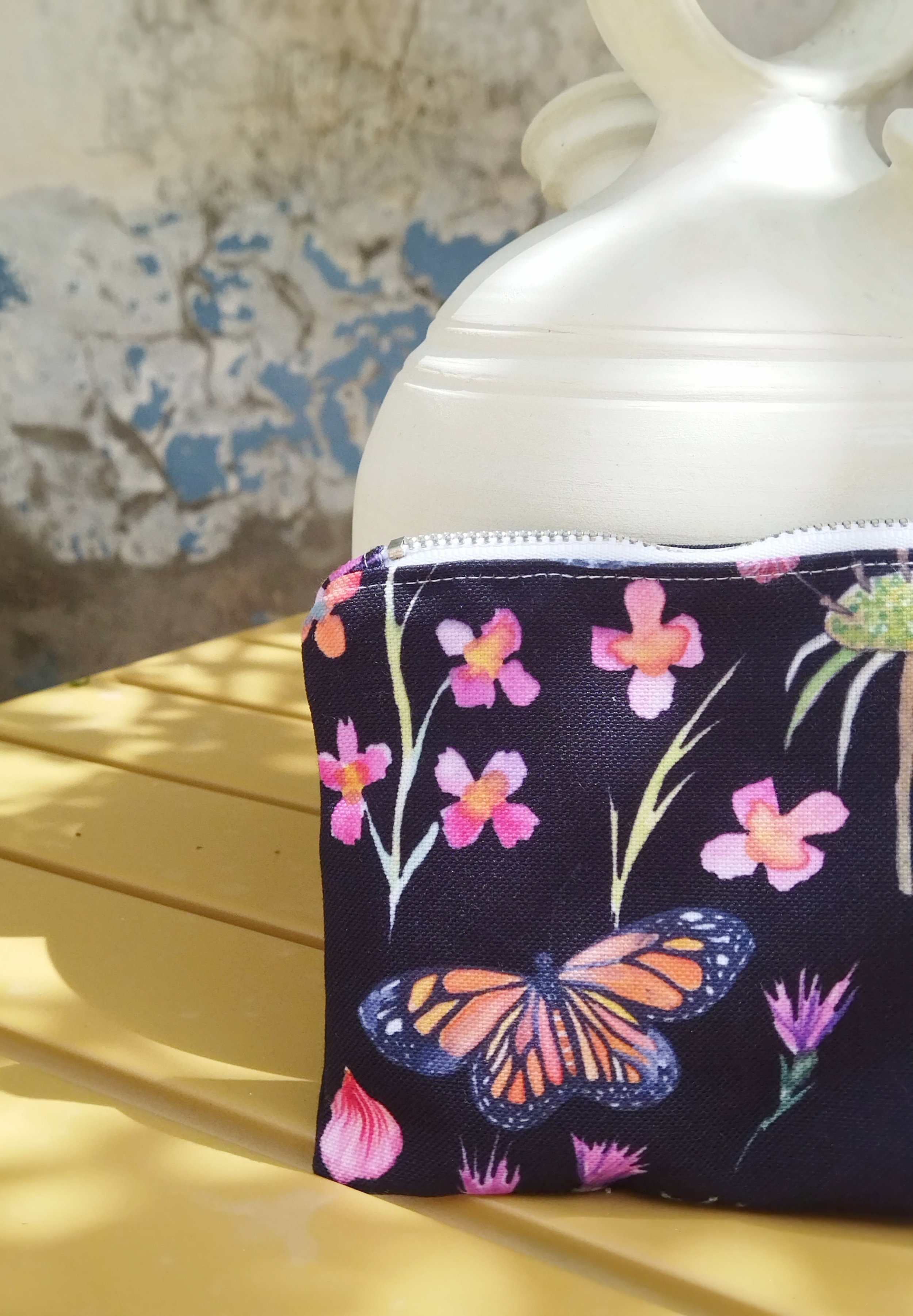 CALIZA_ESTUCHE_MIABUELA_MARIPOSAS_HANDMADE_DETALLE.jpg
