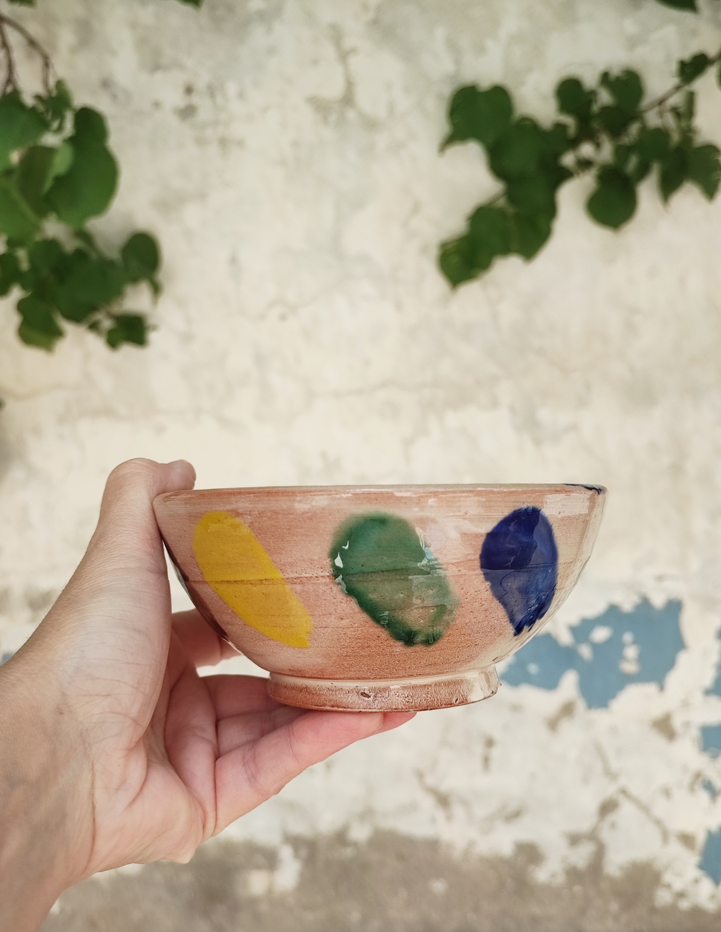 CALIZA_CUENCO_NIJAR_HECHOAMANO_RAYAS_COLORES_LATERAL.jpg