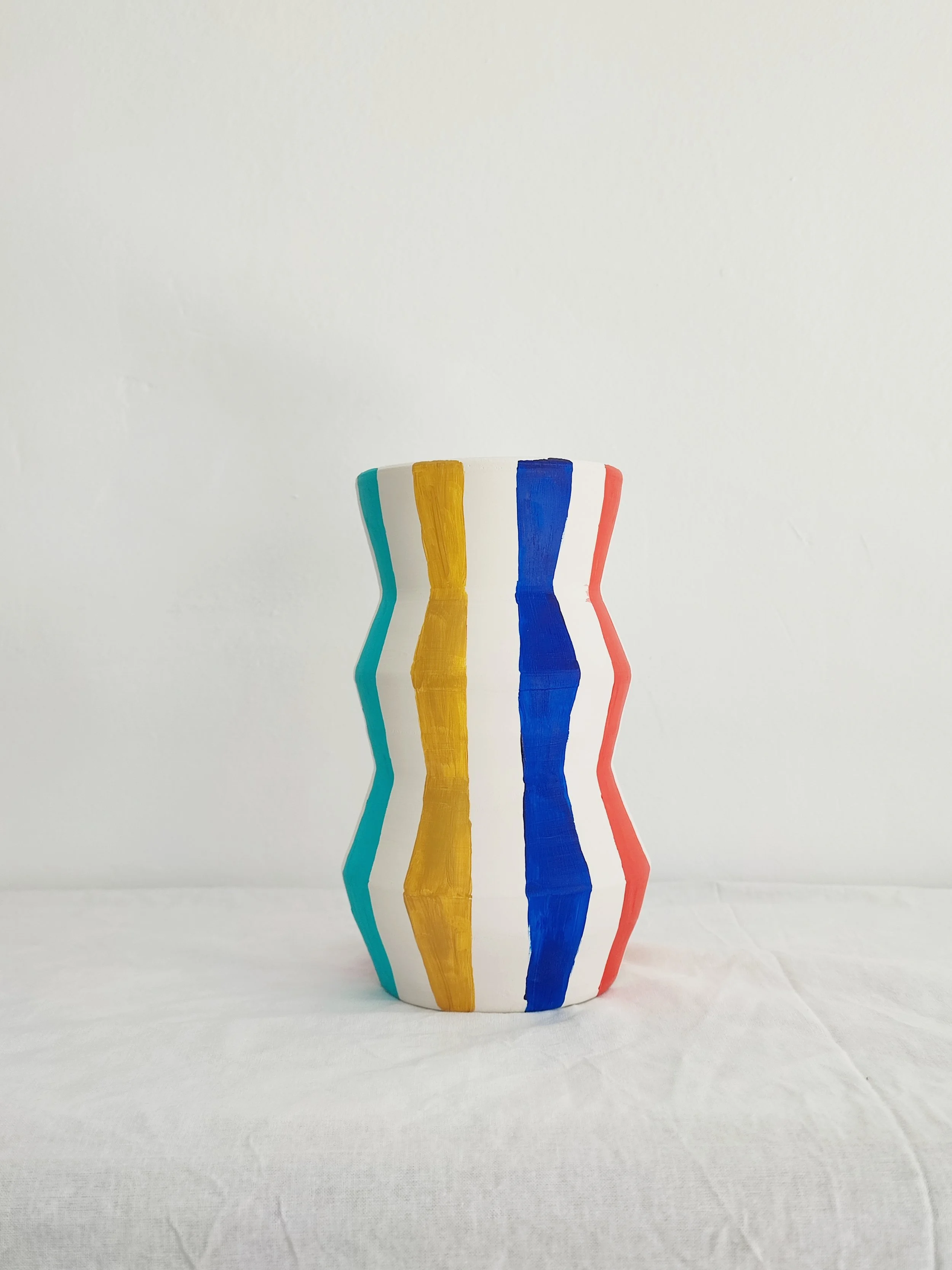 CALIZA_JARRÓN_BARROBLANCO_RAYAS_MULTICOLOR_HECHOAMANO.jpg