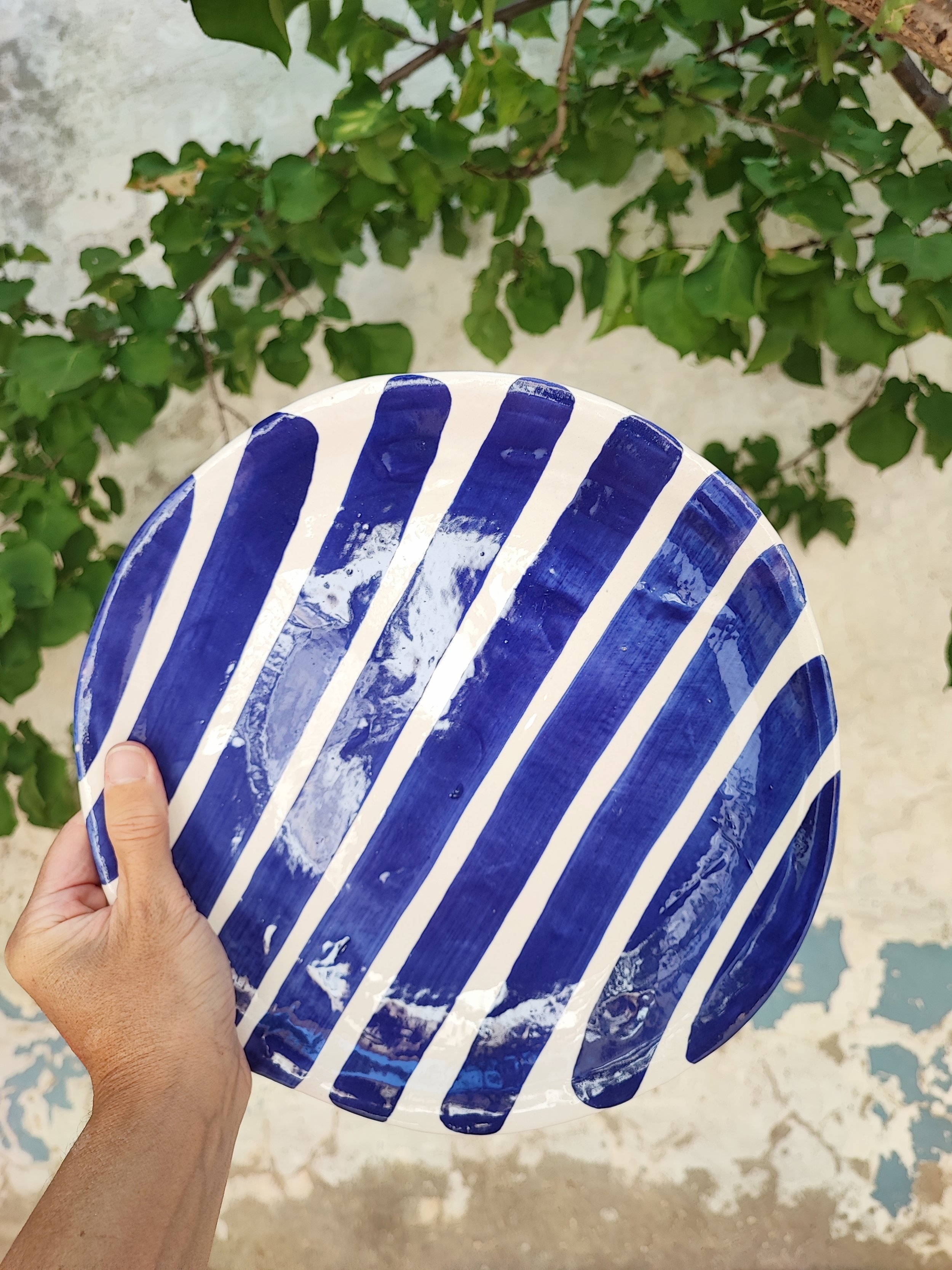 CALIZA_PLATO_LLANO_GRANDE_NIJAR_HECHOAMANO_RAYAS_AZUL.jpg