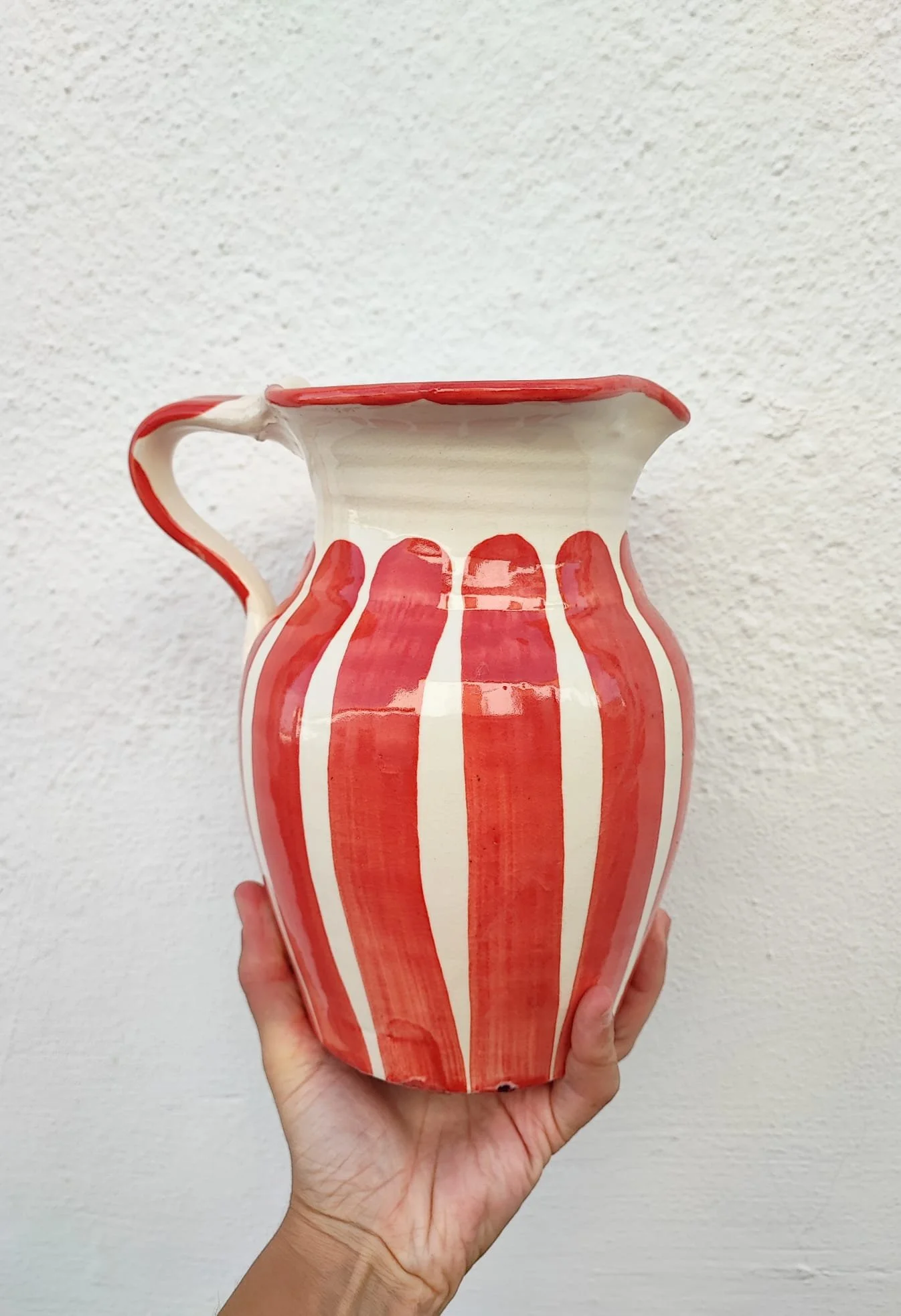 Jarra rayas rojas.