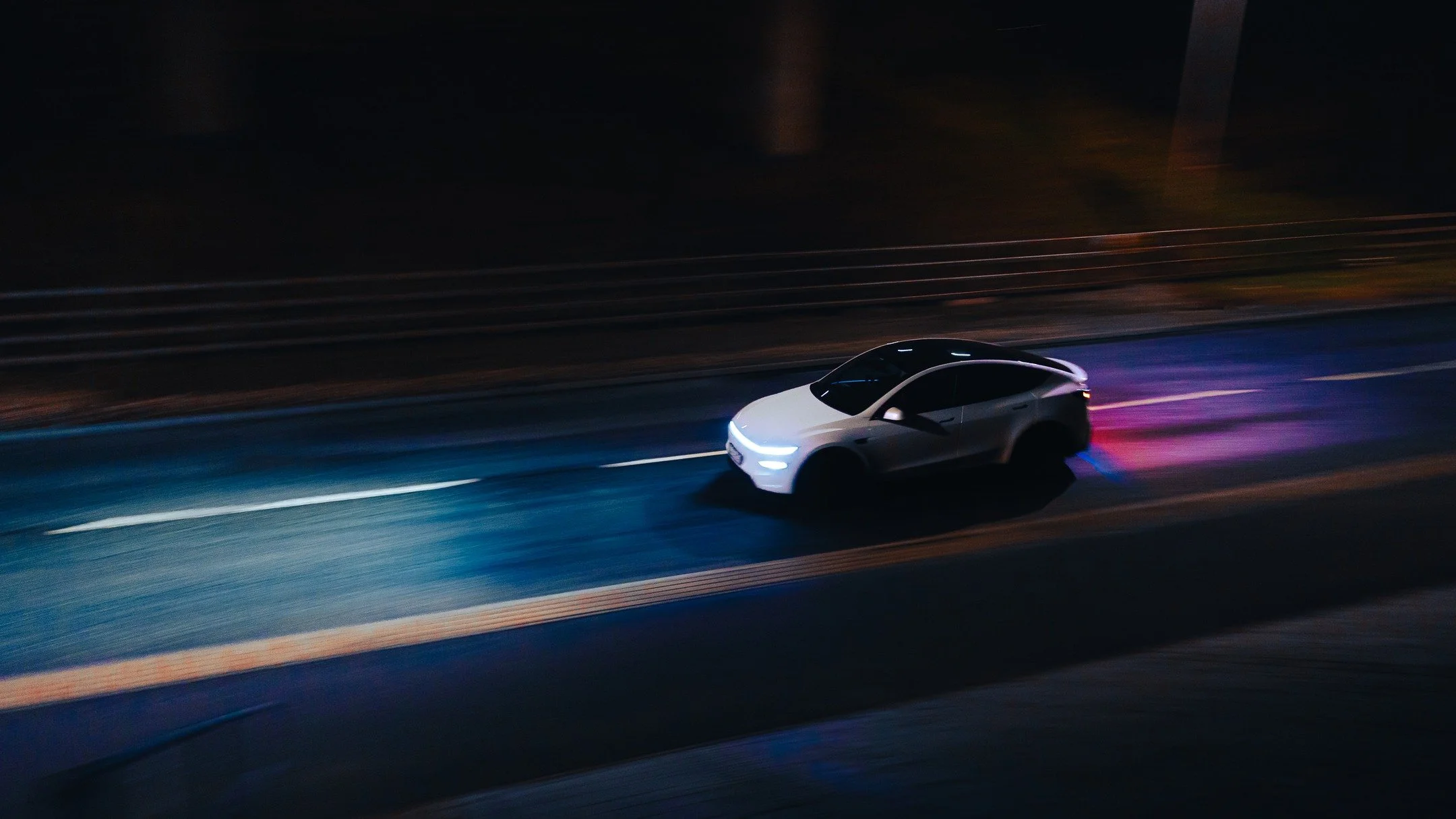 Motion Blur panning shots of cars at night. 

#tesla #fiat500 #bmw #vans #motionblur #motionblurphotography #panning #sony