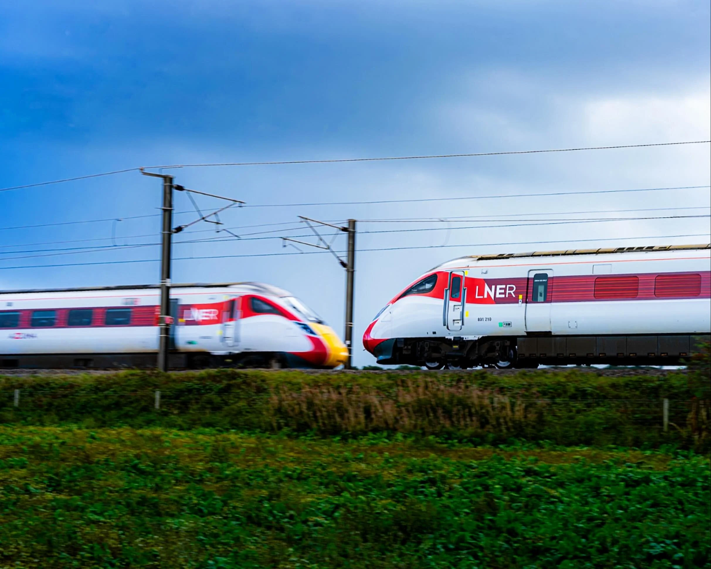 Trains passing. Shuffling the population of Scotland and England.

@lner @networkrail 

#motionblur #motionblurphotography