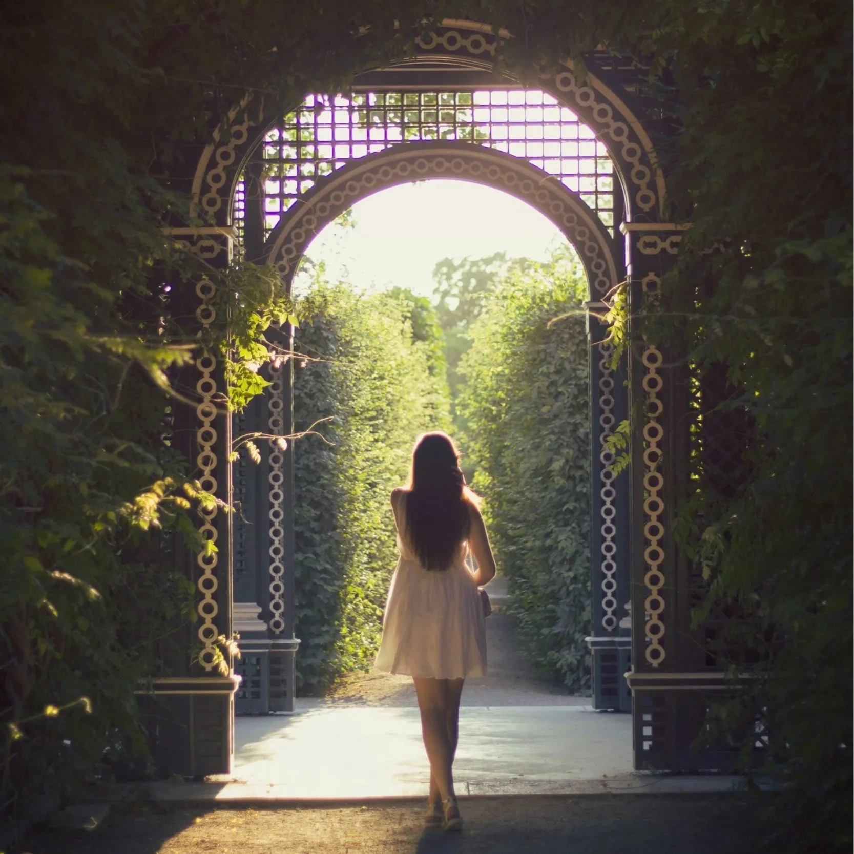 Fantasy Bonding and Attachment Patterns