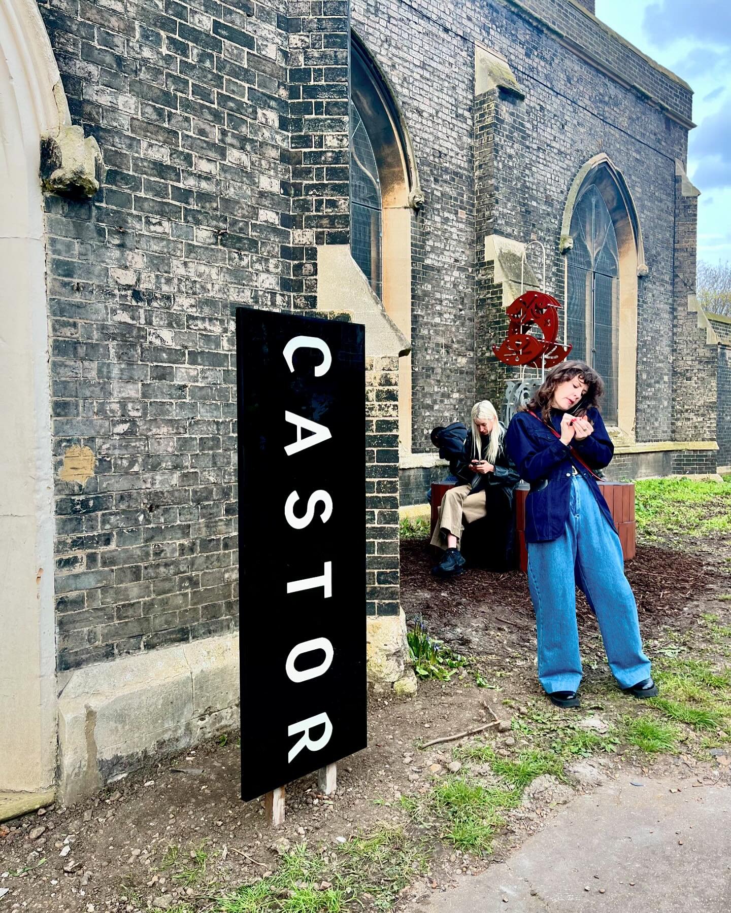 ⁣Statement outdoor signage for @castor_gallery. If you stop by Wednesday to Saturday (11-6pm) for a collection, you can visit their glorious space on the other side of Holy Trinity Church❤&zwj;🔥⠀
⠀
Currently on view:⠀
Fabian Ramirez - Firing of the 