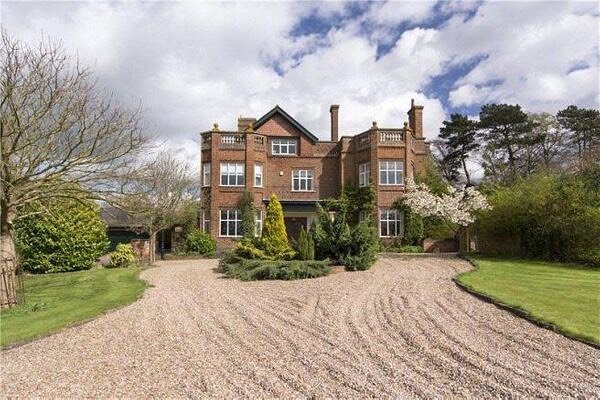 [WHINDALE HALL]

Another property I&rsquo;ve been lucky enough to work on previously. This beautiful period property now has a new family wanting to make this home their own &amp; I can&rsquo;t wait to share the progress with you.
.
.
.
.
#interiorde