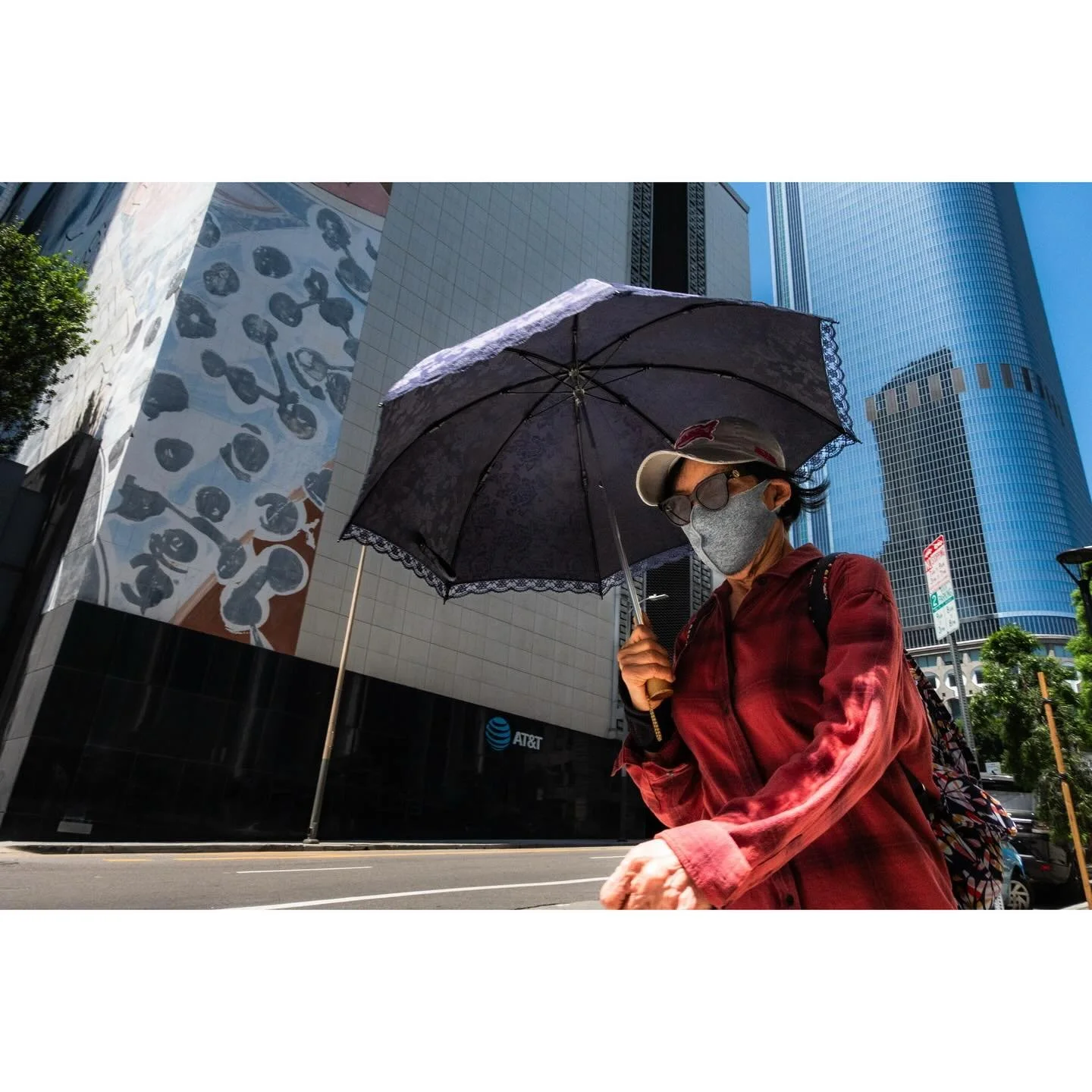 Some snaps from #dtla last week.
.
.
.
#soulofstreet
#dreaminstreets 
#street_photography 
#streetgrammers 
#losangelesstreetphotography 
#sonystreetphotography 
#sonyrx100