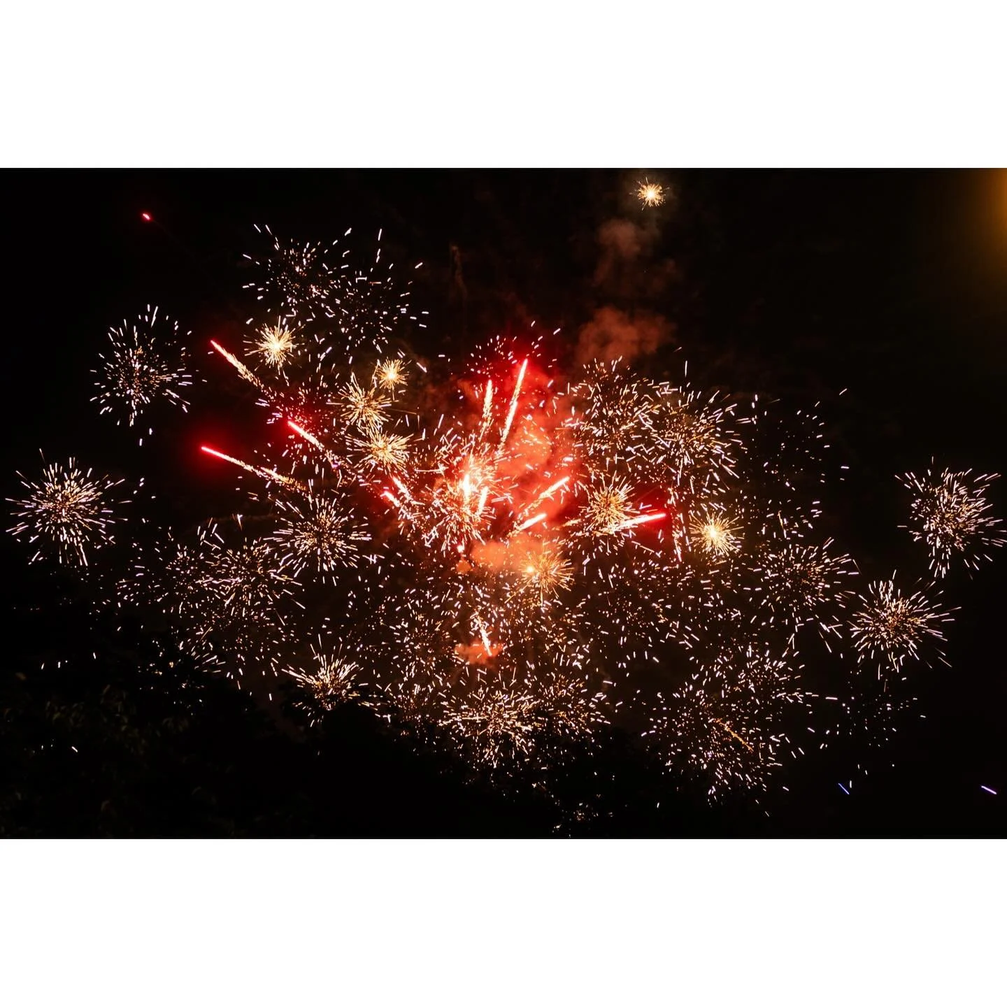 On July 4th in DC, the real party is not on the mall.
.
.
.
#capitolhilldc 
#fourthofjulyweekend 
#fireworks
#lincolnparkdc