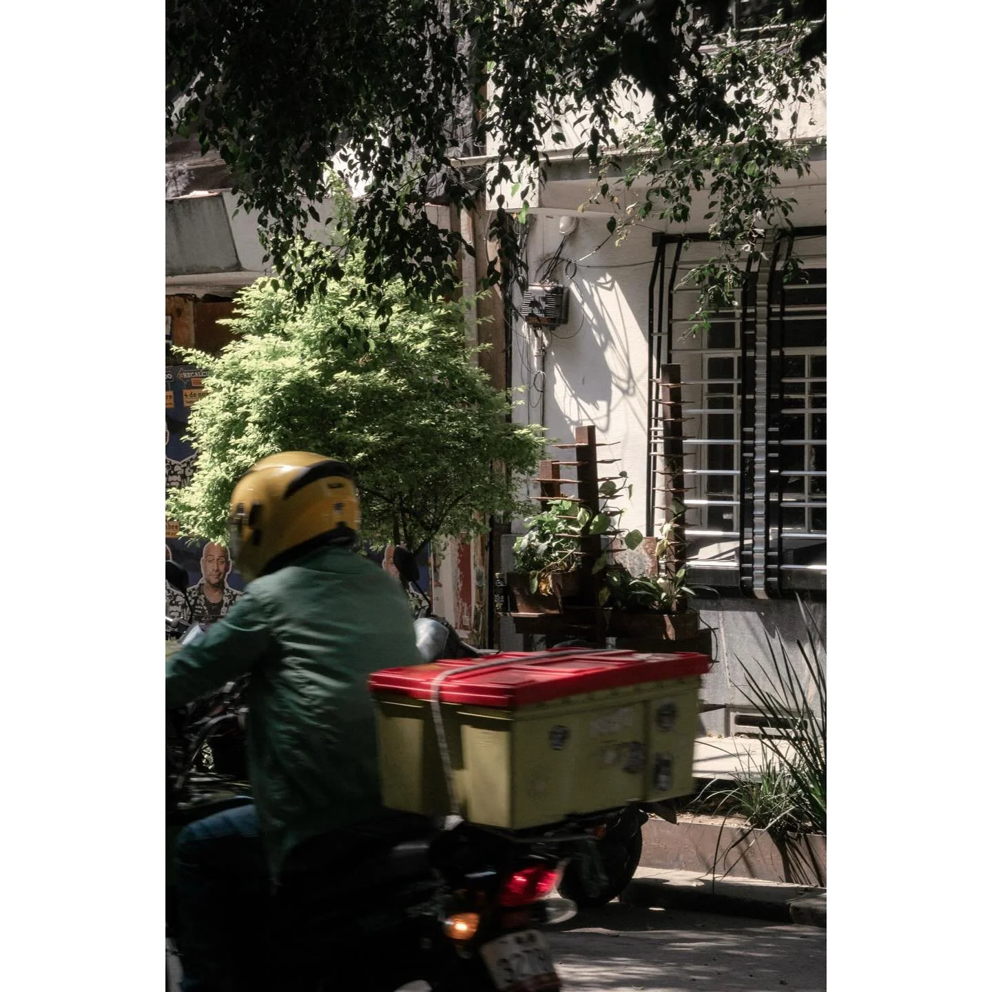 Around Parque Mexico in CDMX.
.
.
.
#cdmxphotography 
#sonyrx100 
#cdmx_photos