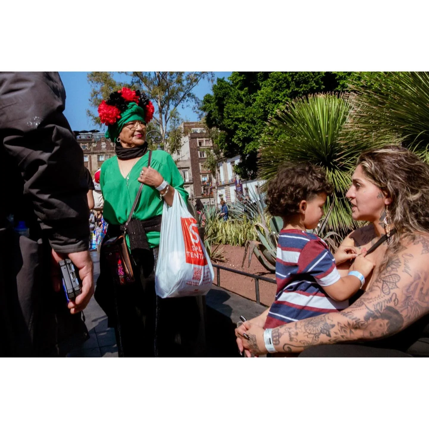 CDMX, 2025. 
.
.
.
#streetphotographyfdn
#cdmxstreetphotography 
#sonyrx100
#sonystreetphotography