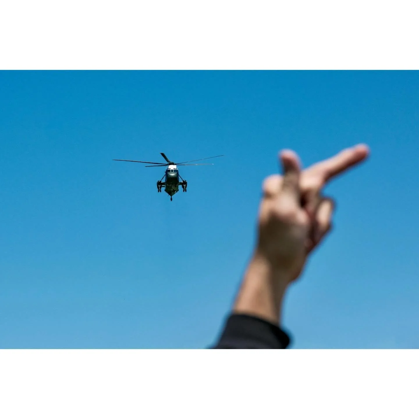 Got a few snaps at the May Day rally at the #washingtonmonument Friday. The Marine One flyover elicited a predictable reaction. 
.
.
.
#fujifeed 
#photographyislifee 
#eventphotograpy 
#washingtondcphotography