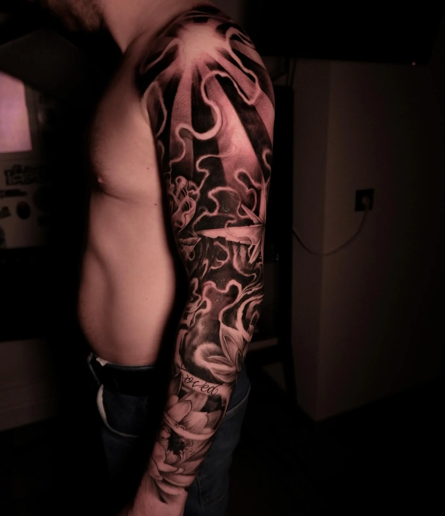 finished sleeve for Laurens
&deg;
&deg;
&deg;
&deg;
&deg;
#sleeve#sleevetattoo#blackandgreytattoo #tattoo #tattoos #blackandgrey #ink #tattooartist #inked #art #tattooed #bodyart #inkedup #tattooer #samodb #samopdebeeck #lowdowntattoos #lowdown #reti
