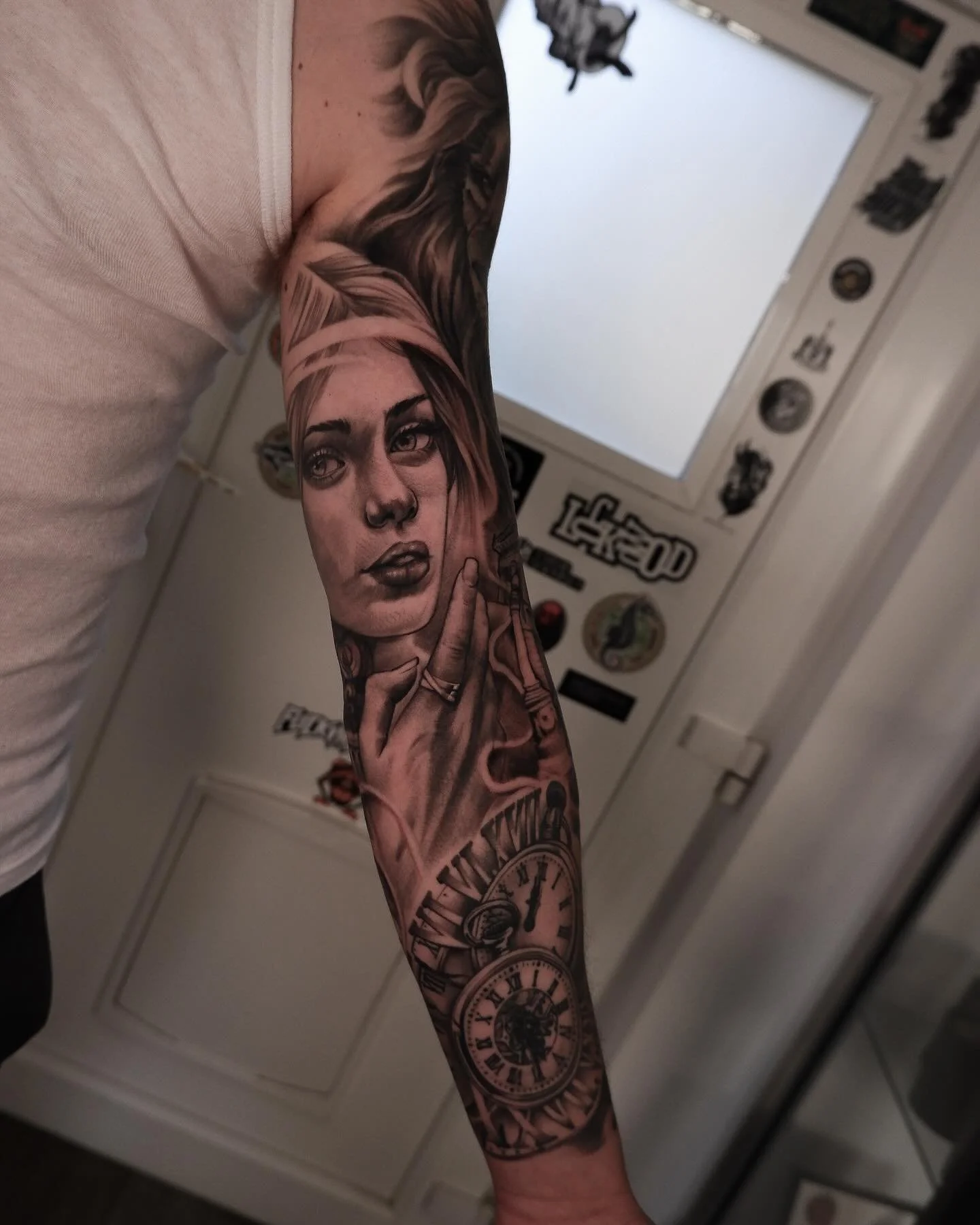 Another sleeve done. 
Boeken?
mail naar: info@lowdowntattoos.com
&deg;
&deg;
&deg;
&deg;
&deg;
#blackandgreytattoo #tattoo #tattoos #blackandgrey #ink #tattooartist #inked #art #tattooed #bodyart #inkedup #tattooer #samodb #samopdebeeck #lowdowntatto