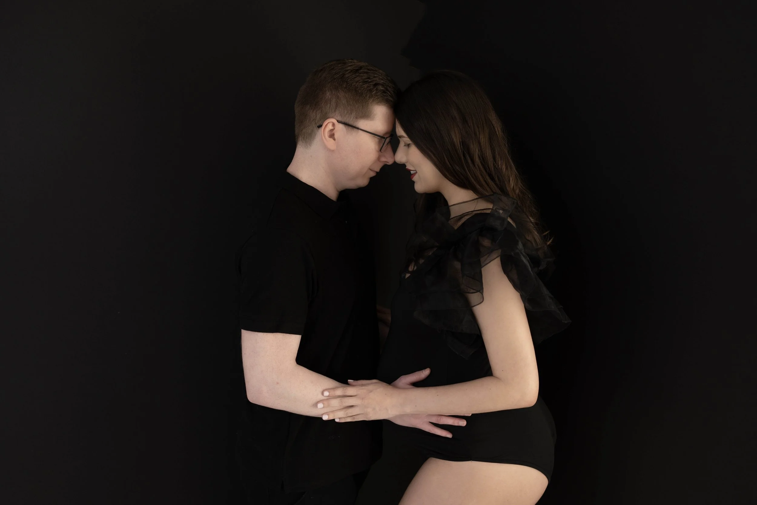 Capture the beauty of motherhood with our maternity photography. Choose outdoor or studio sessions, with partner and children welcome. Enjoy access to our client closet featuring stunning dresses, fabrics, backdrops, and accessories for a variety of 