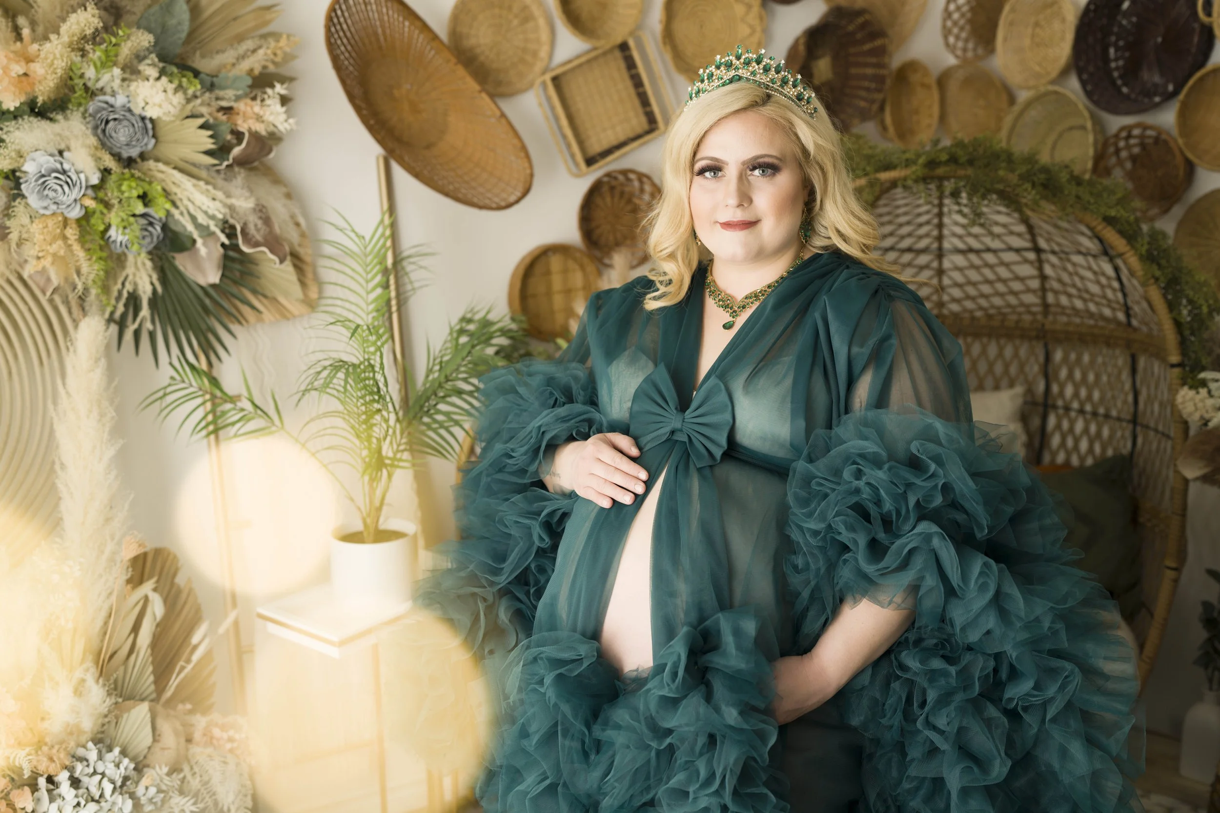 Capture the beauty of motherhood with our maternity photography. Choose outdoor or studio sessions, with partner and children welcome. Enjoy access to our client closet featuring stunning dresses, fabrics, backdrops, and accessories for a variety of 