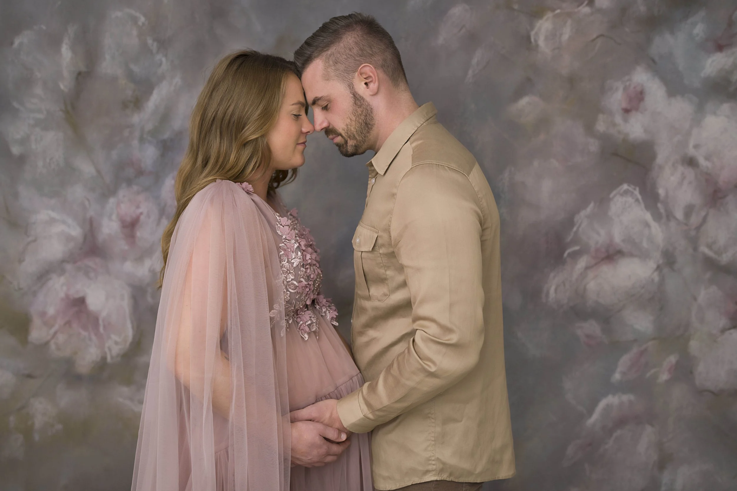 Capture the beauty of motherhood with our maternity photography. Choose outdoor or studio sessions, with partner and children welcome. Enjoy access to our client closet featuring stunning dresses, fabrics, backdrops, and accessories for a variety of 