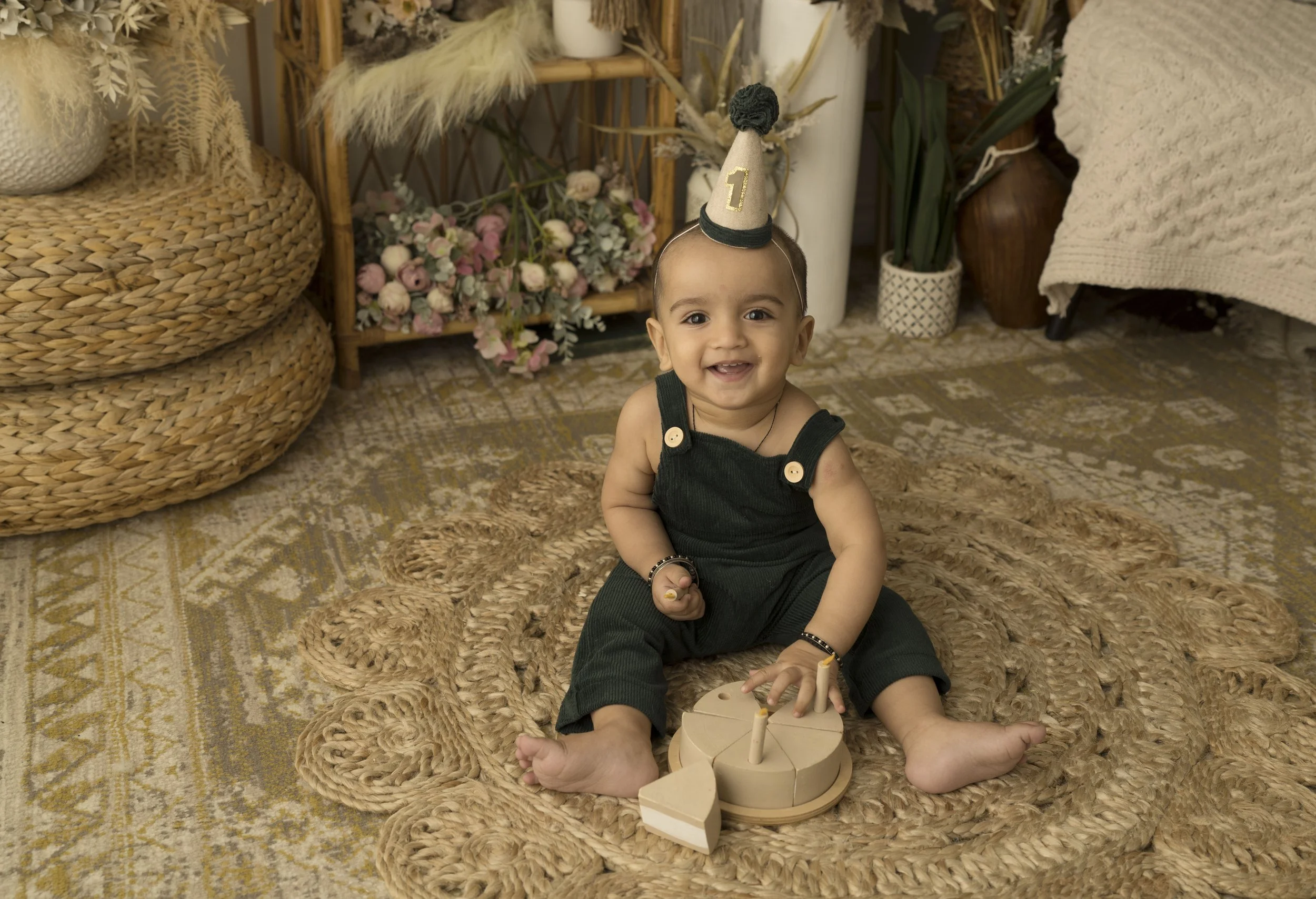 2-first birthday - one year session - cake smash - niagara photographer - photographer near me - heart to heart photos.jpg