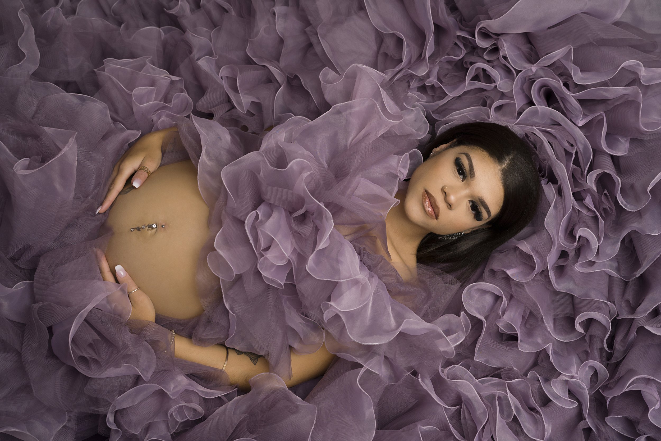 slider 2023 2 - niagara maternity photographer - maternity pics - belly bump - stunning momma - heart to heart photos.jpg