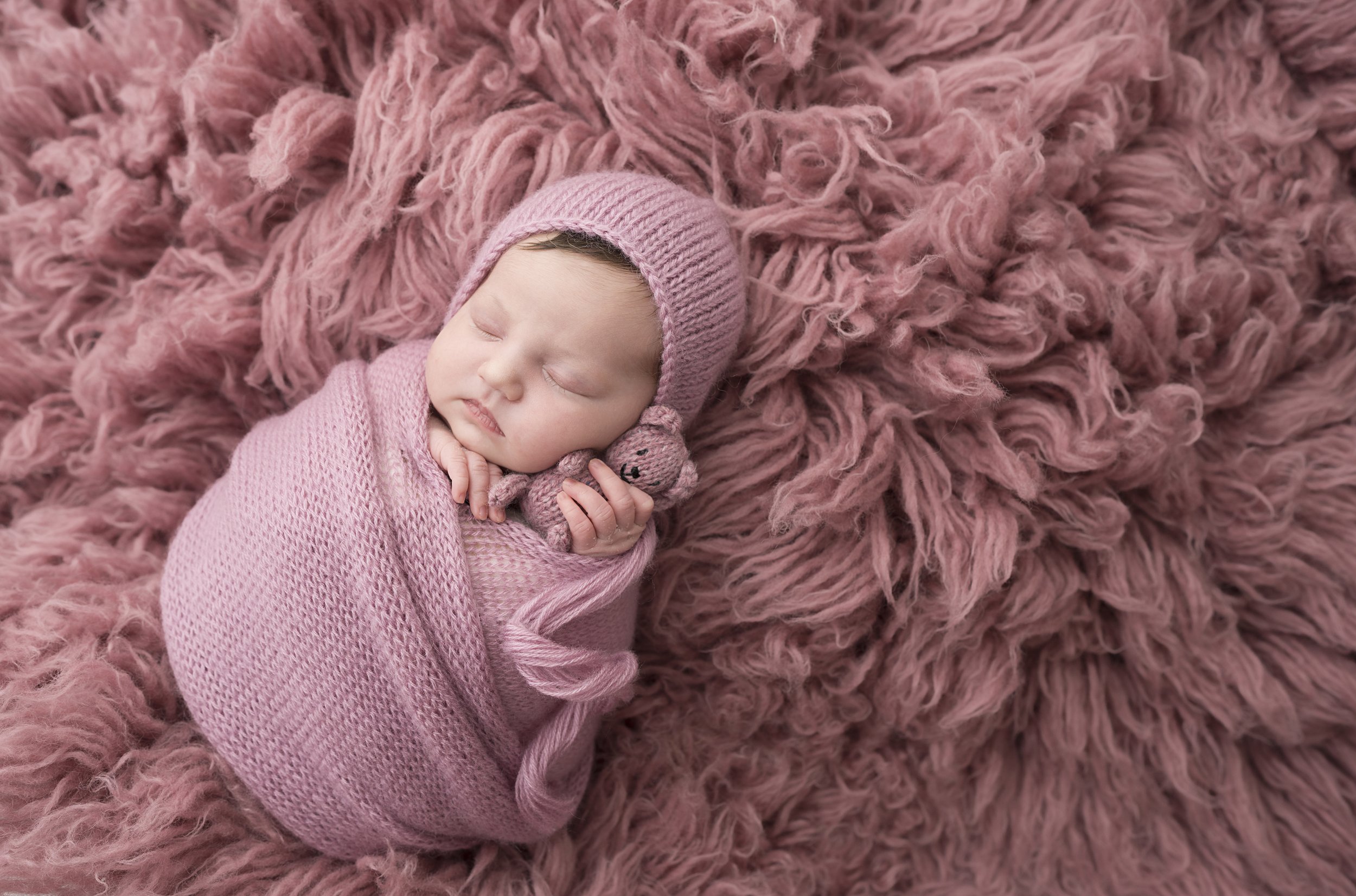 slider 2023 10 - niagara newborn photographer - newborn girl - baby photos - heart to heart photography.jpg