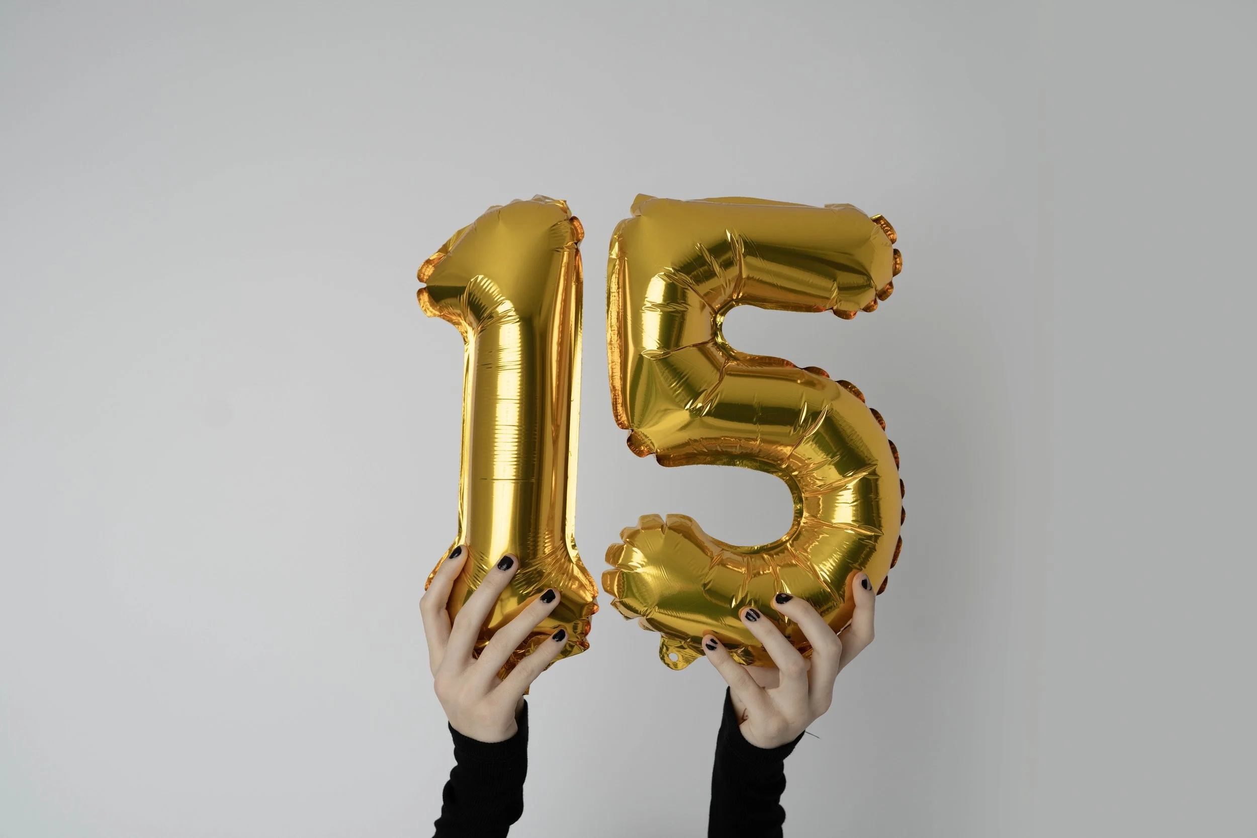 Celebrate your teen’s milestone with a custom birthday photoshoot in Niagara. I specialize in collaborative sessions where teens share their unique vision to create authentic, stylish portraits. Whether it’s a sweet 16 or a trendy themed shoot, let’s