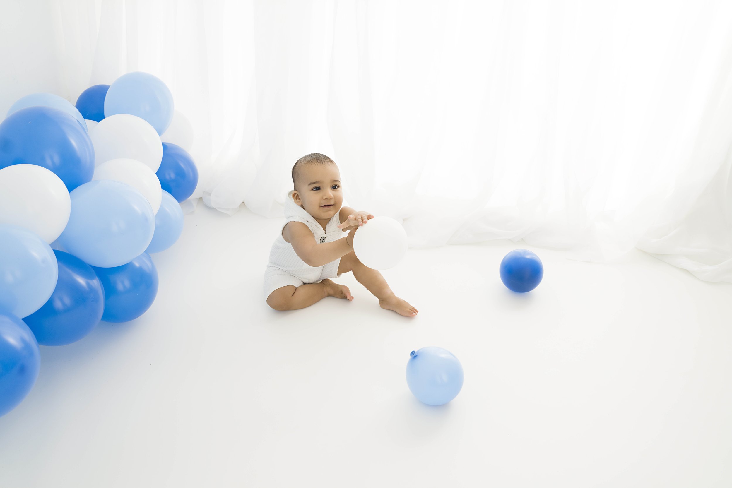 15-first birthday - cake smash - niagara photographer - photographer near me - heart to heart photos.jpg