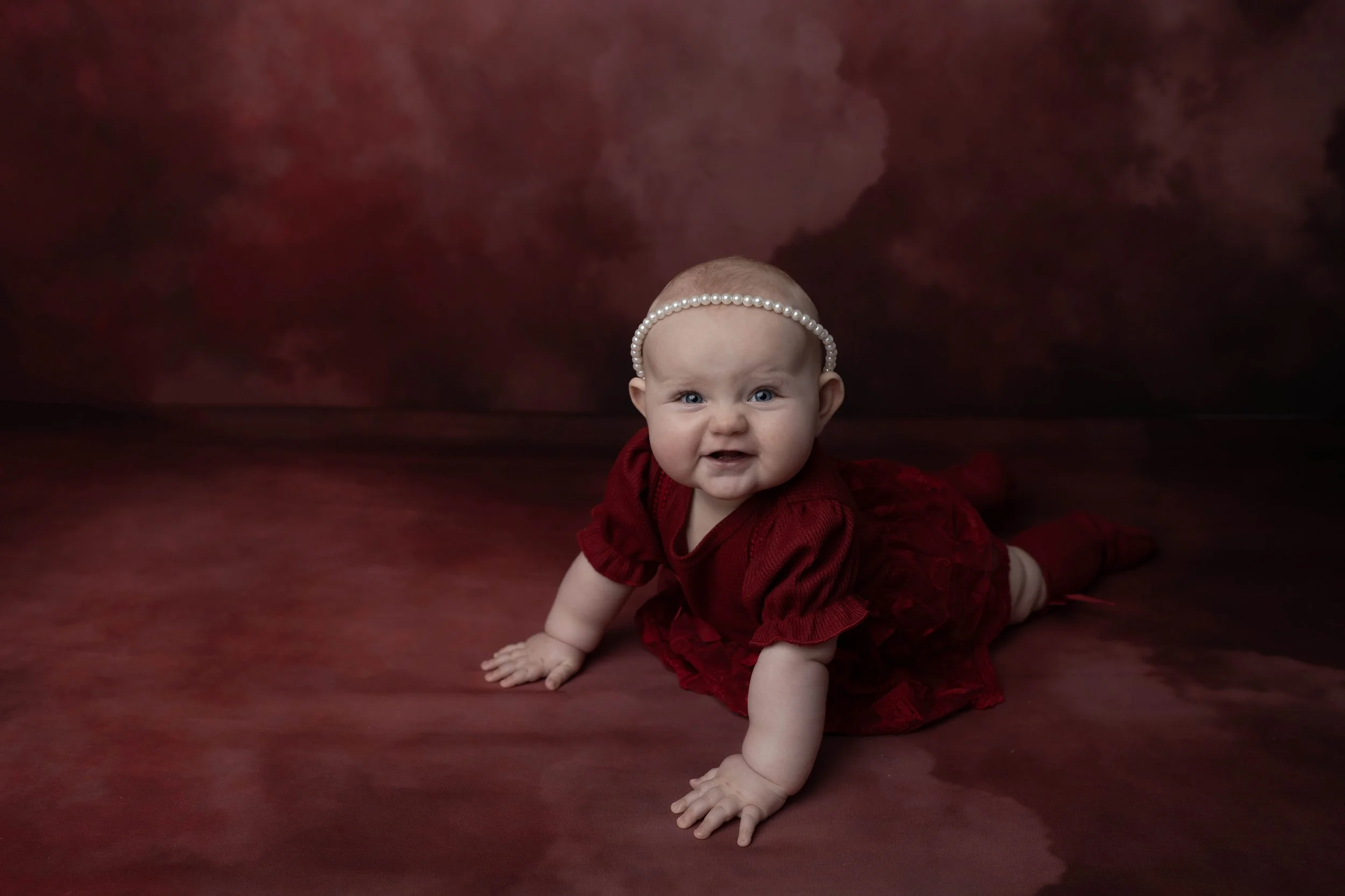 Celebrate your little one’s first birthday with a one year photoshoot in Heart to Heart Photography's Niagara Studio. Choose from a wide variety of themes, backdrops, and outfits, plus enjoy a fun Smash & Splash and optional family photos.