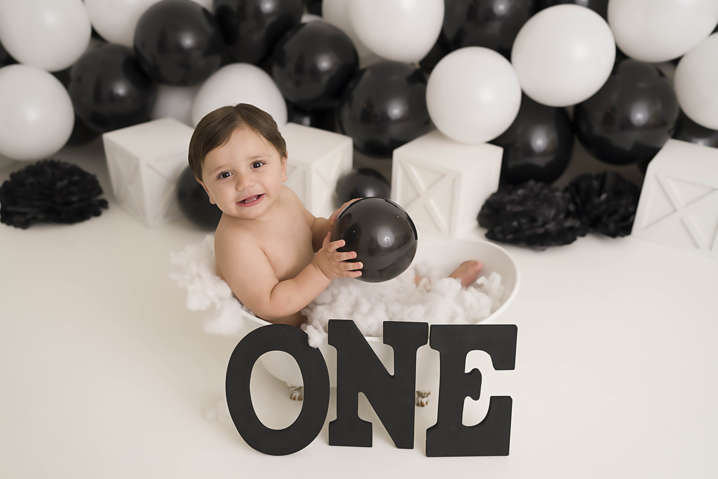 61--first birthday - cake smash - niagara photographer - photographer near me - heart to heart photos.jpg