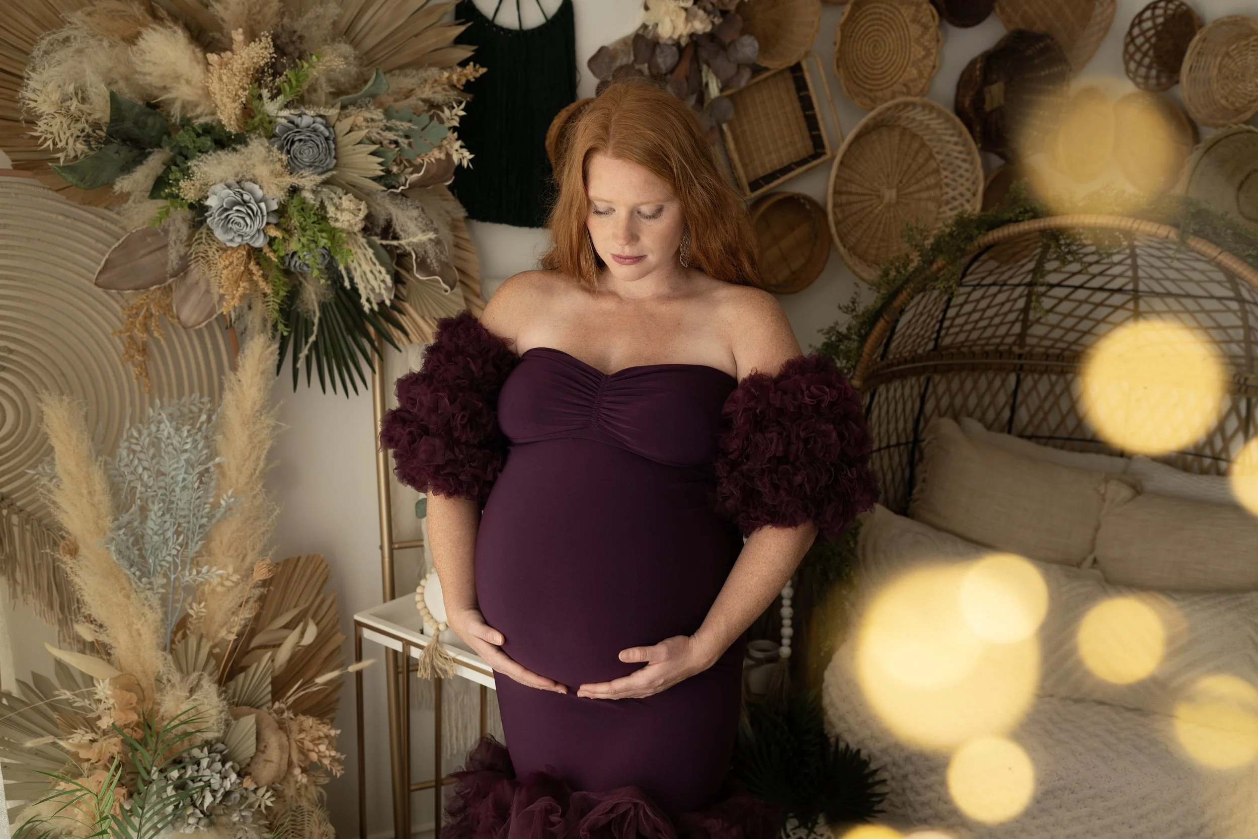 Capture the beauty of motherhood with our maternity photography. Choose outdoor or studio sessions, with partner and children welcome. Enjoy access to our client closet featuring stunning dresses, fabrics, backdrops, and accessories for a variety of 