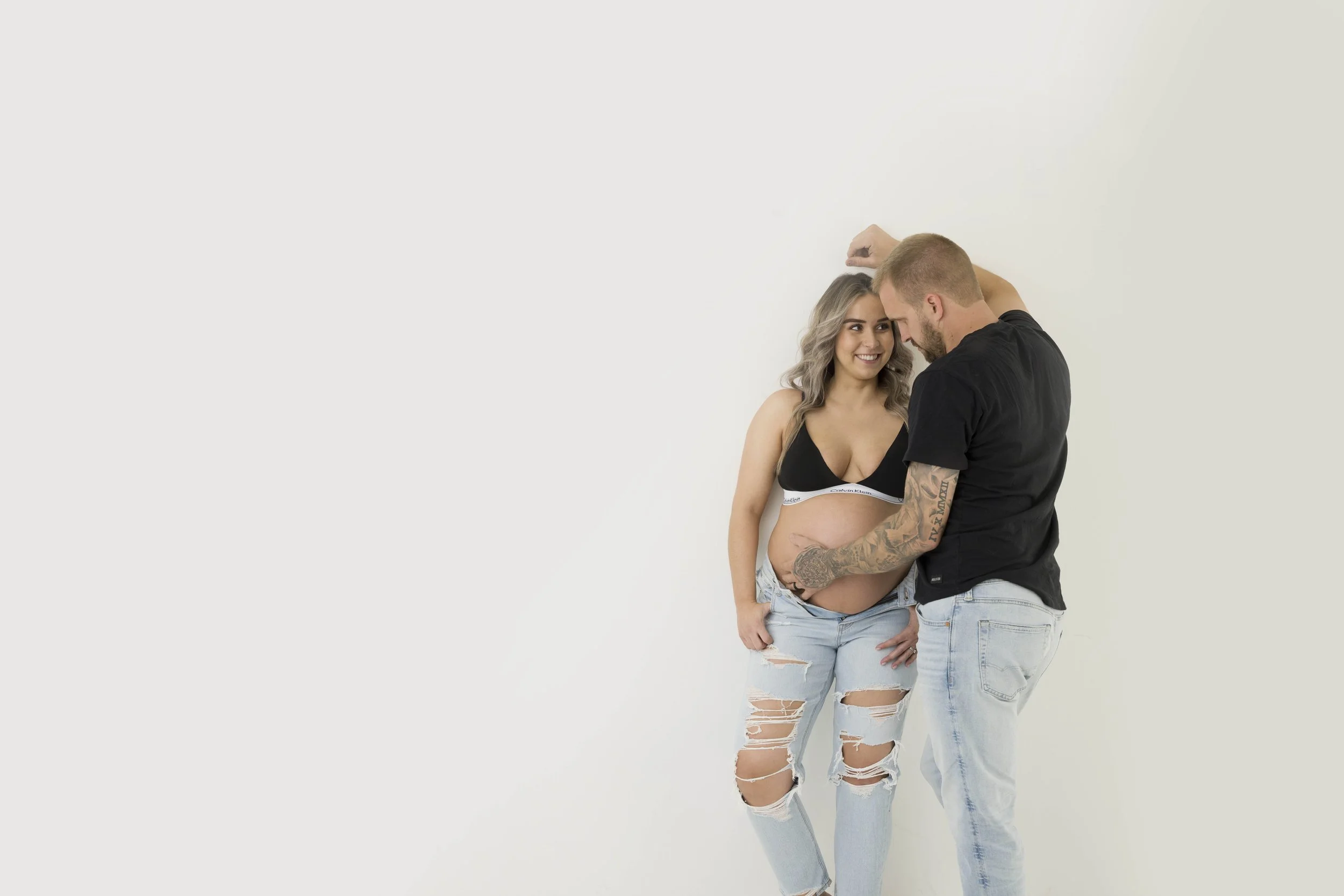 Capture the beauty of motherhood with our maternity photography. Choose outdoor or studio sessions, with partner and children welcome. Enjoy access to our client closet featuring stunning dresses, fabrics, backdrops, and accessories for a variety of 