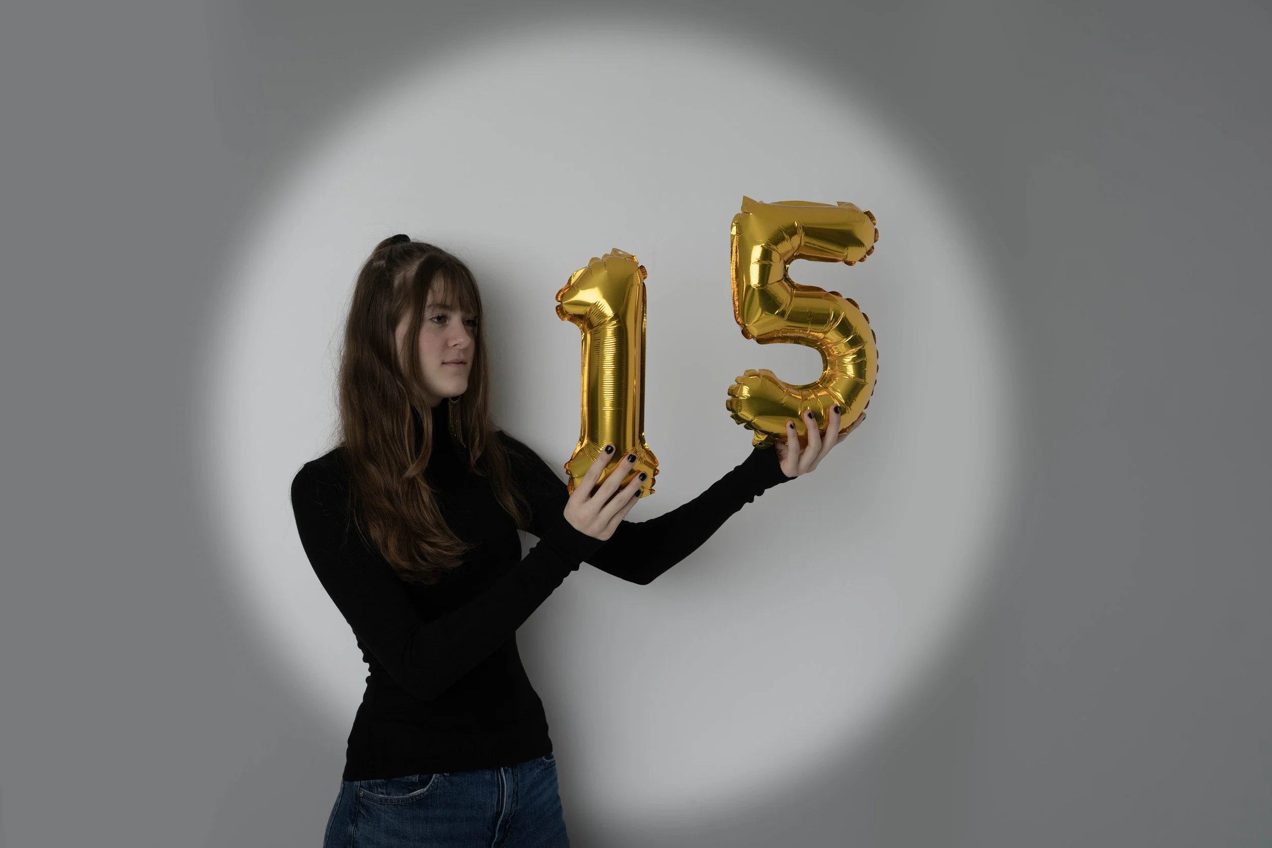 Celebrate your teen’s milestone with a custom birthday photoshoot in Niagara. I specialize in collaborative sessions where teens share their unique vision to create authentic, stylish portraits. Whether it’s a sweet 16 or a trendy themed shoot, let’s