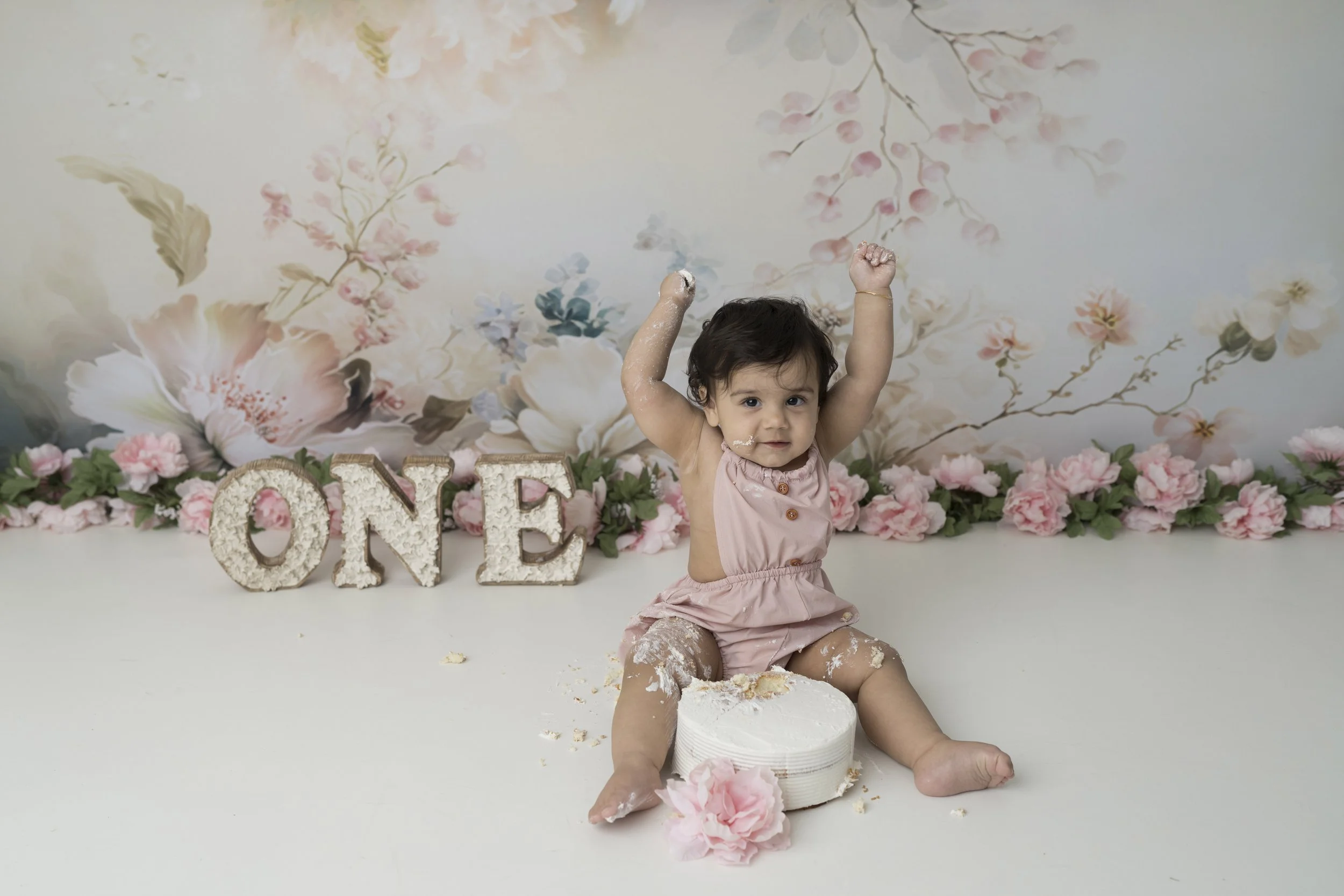 3-first birthday - cake smash - niagara photographer - photographer near me - heart to heart photos .jpg