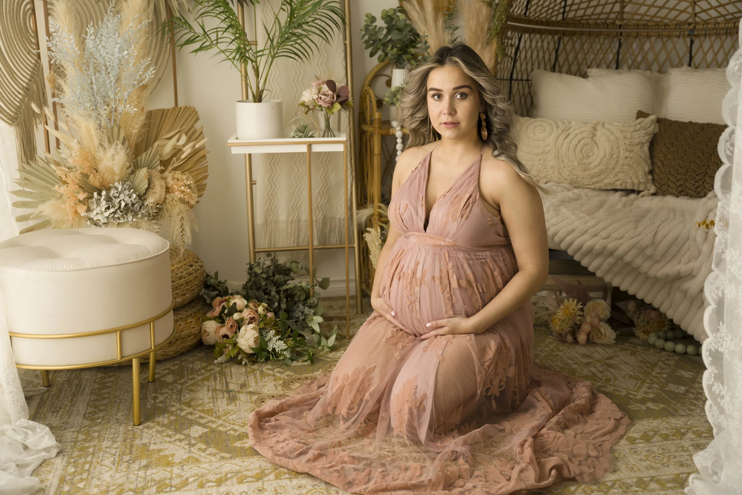 Capture the beauty of motherhood with our maternity photography. Choose outdoor or studio sessions, with partner and children welcome. Enjoy access to our client closet featuring stunning dresses, fabrics, backdrops, and accessories for a variety of 