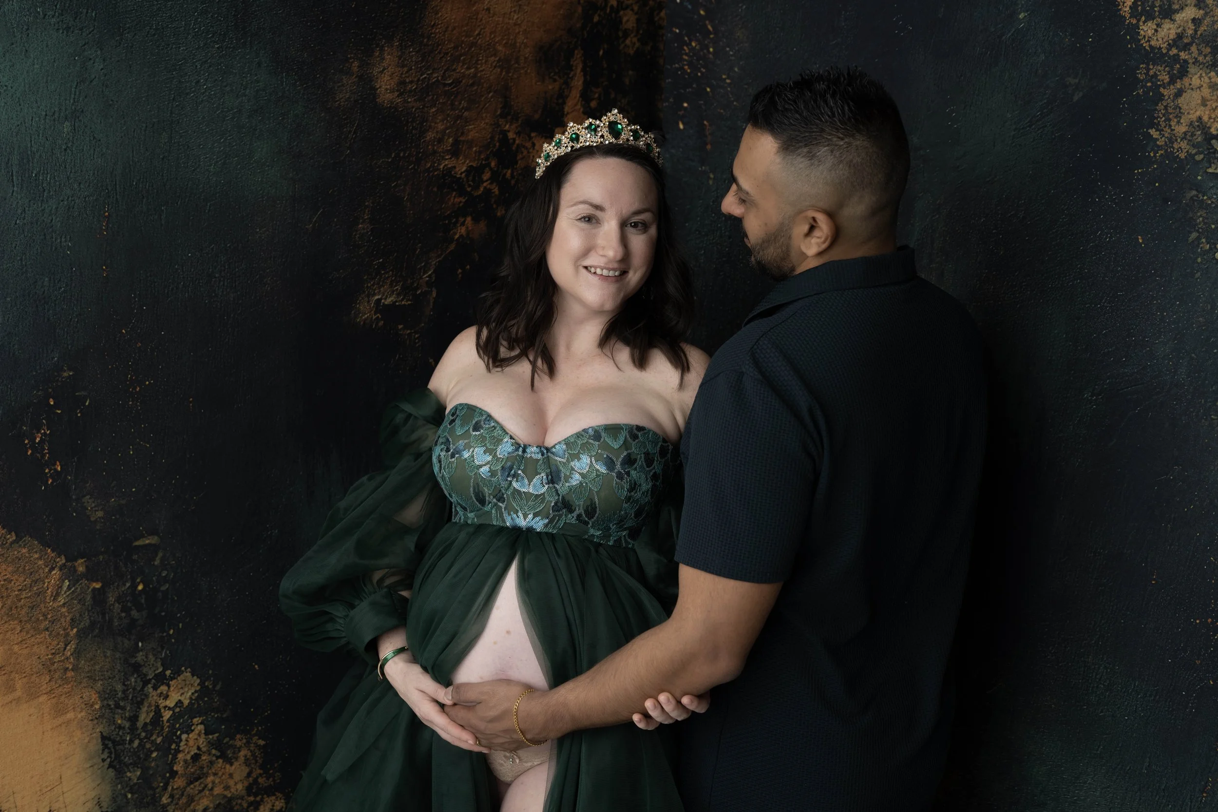 Capture the beauty of motherhood with our maternity photography. Choose outdoor or studio sessions, with partner and children welcome. Enjoy access to our client closet featuring stunning dresses, fabrics, backdrops, and accessories for a variety of 