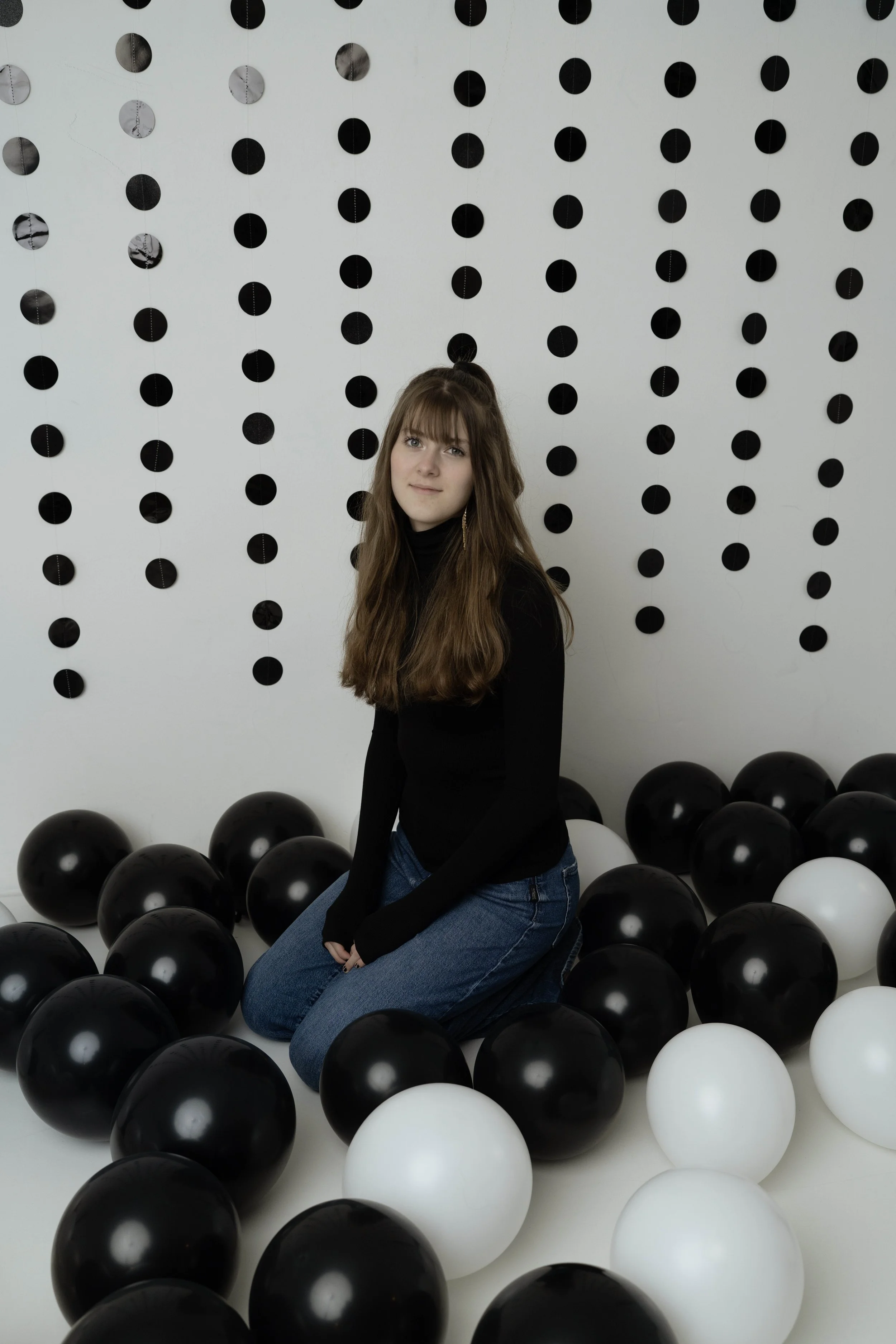 Celebrate your teen’s milestone with a custom birthday photoshoot in Niagara. I specialize in collaborative sessions where teens share their unique vision to create authentic, stylish portraits. Whether it’s a sweet 16 or a trendy themed shoot, let’s