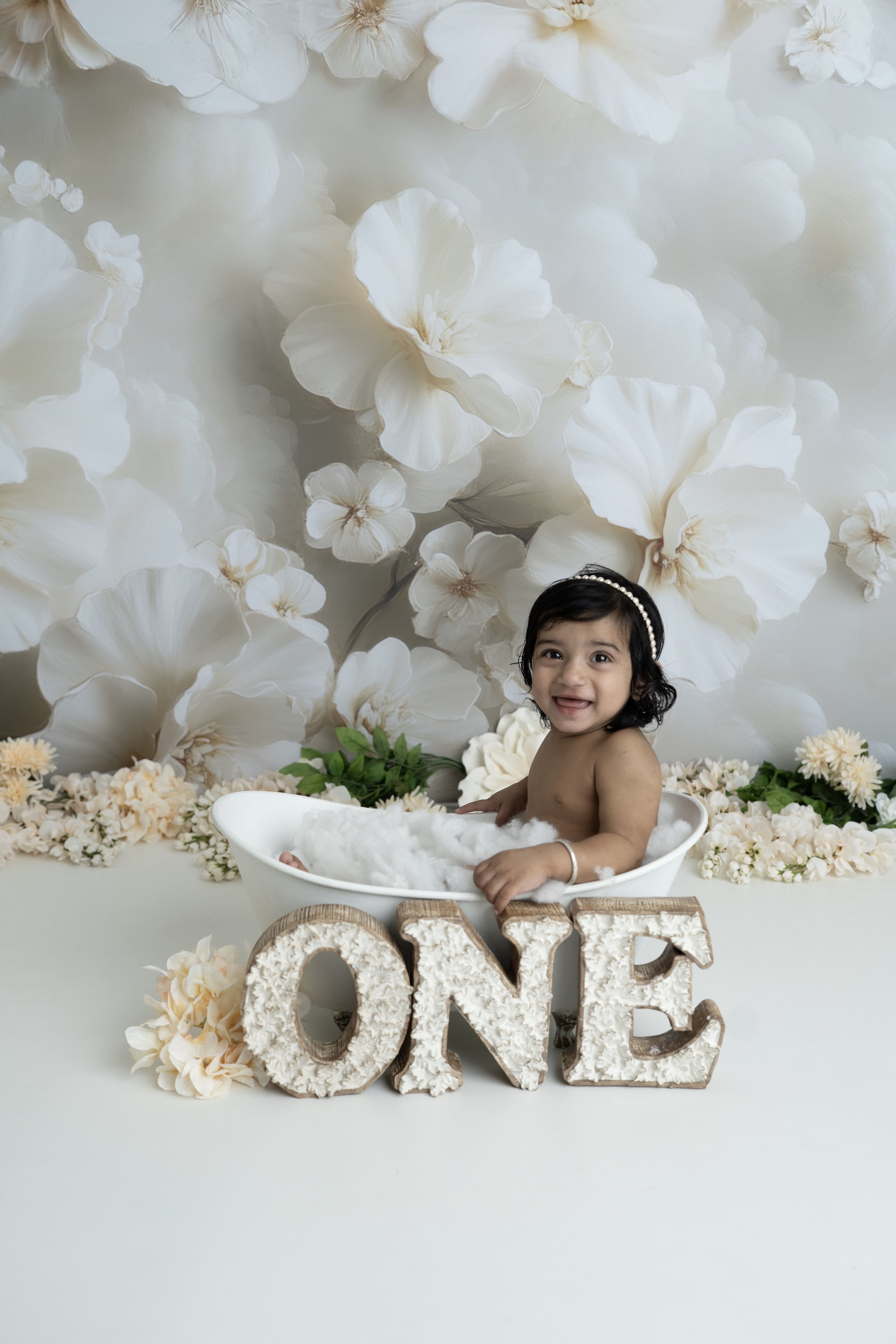 2-first birthday - cake smash - niagara photographer - photographer near me - heart to heart photos .jpg