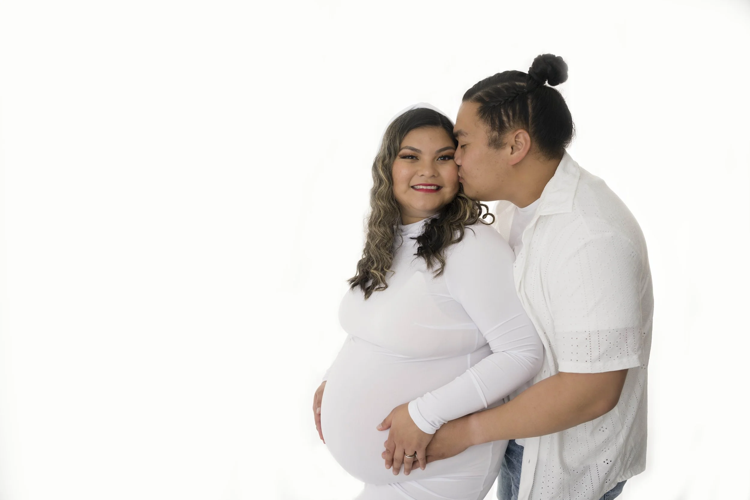 Capture the beauty of motherhood with our maternity photography. Choose outdoor or studio sessions, with partner and children welcome. Enjoy access to our client closet featuring stunning dresses, fabrics, backdrops, and accessories for a variety of 