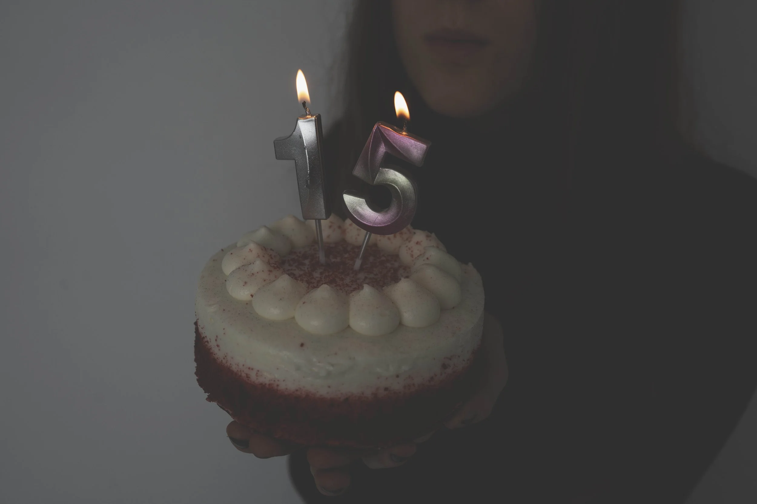 Celebrate your teen’s milestone with a custom birthday photoshoot in Niagara. I specialize in collaborative sessions where teens share their unique vision to create authentic, stylish portraits. Whether it’s a sweet 16 or a trendy themed shoot, let’s