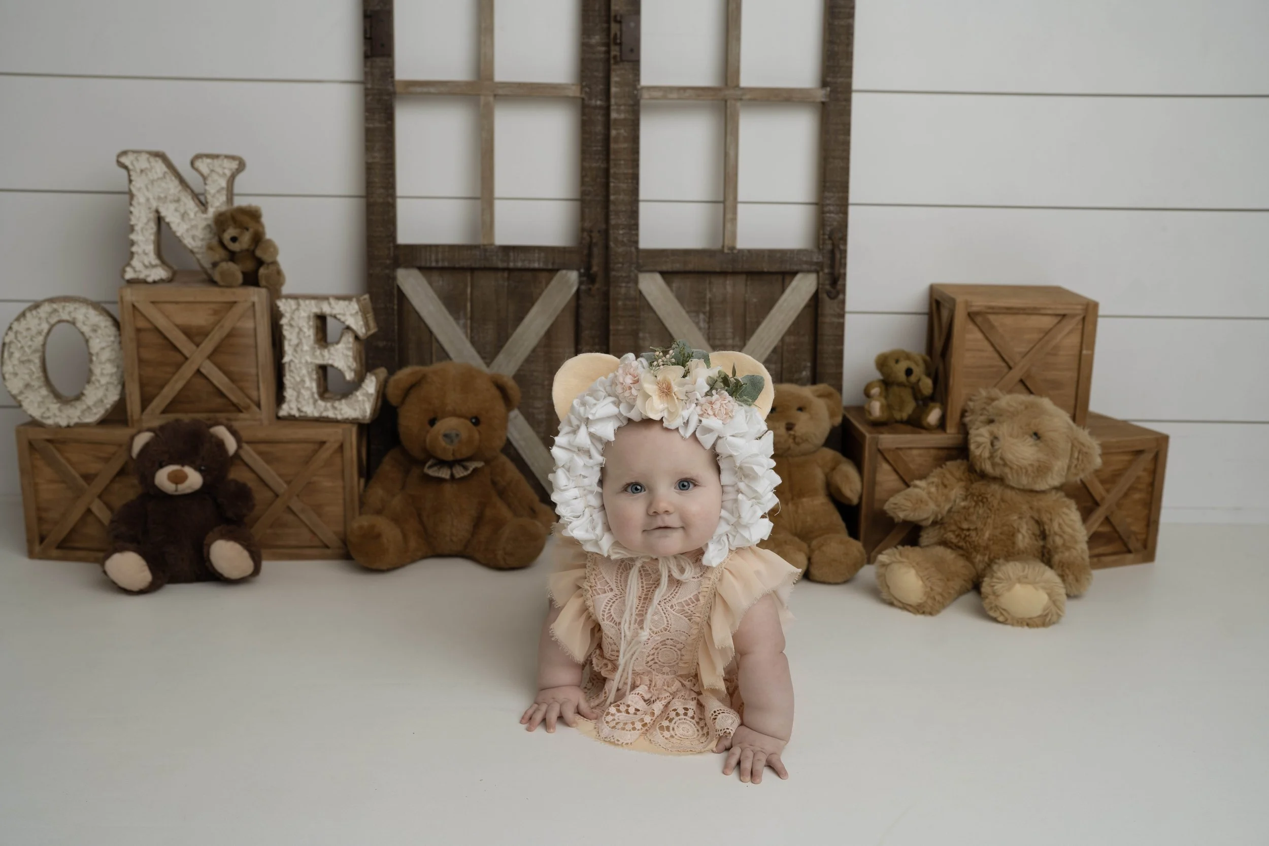 Celebrate your little one’s first birthday with a one year photoshoot in Heart to Heart Photography's Niagara Studio. Choose from a wide variety of themes, backdrops, and outfits, plus enjoy a fun Smash & Splash and optional family photos.