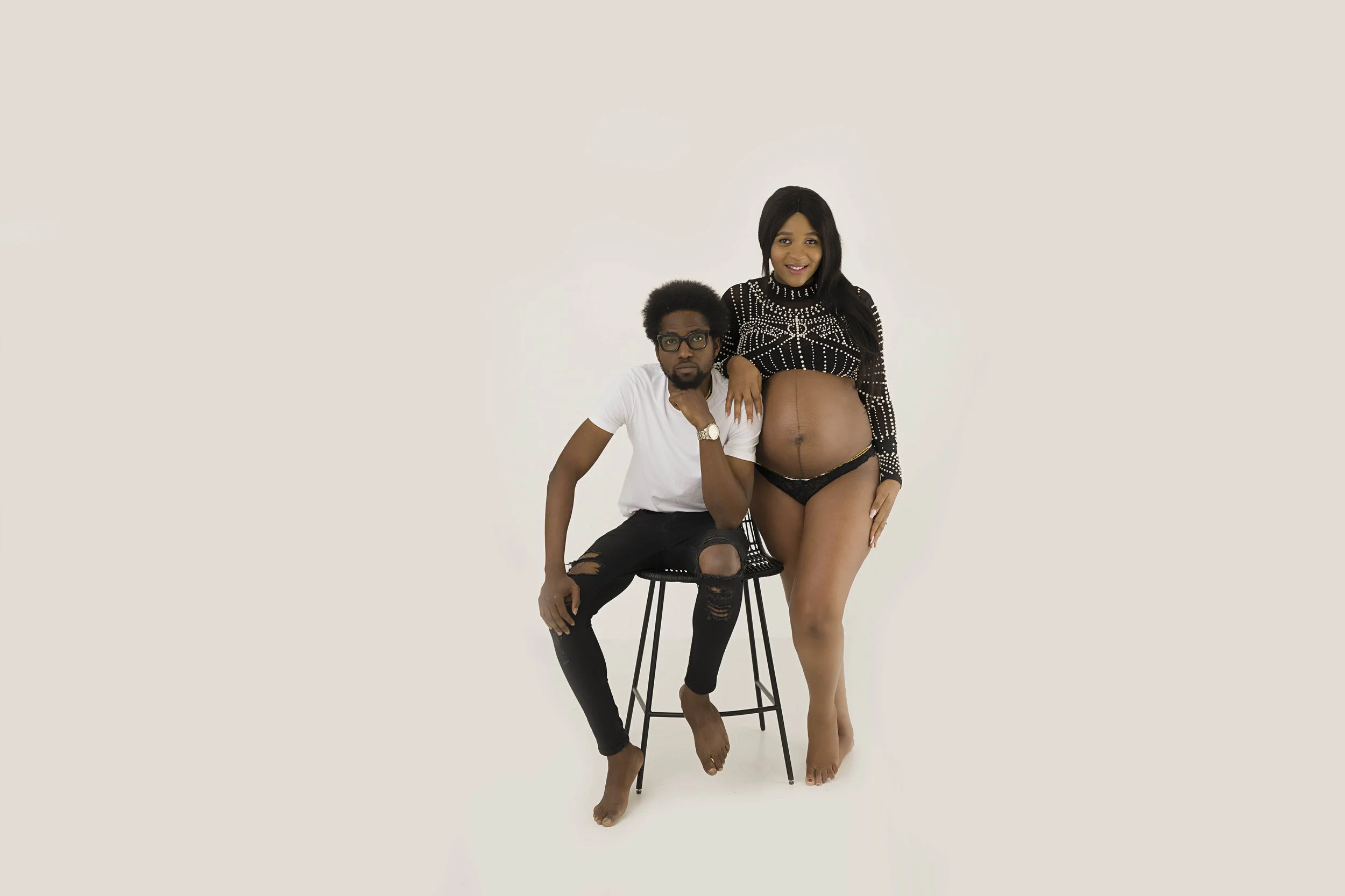 Capture the beauty of motherhood with our maternity photography. Choose outdoor or studio sessions, with partner and children welcome. Enjoy access to our client closet featuring stunning dresses, fabrics, backdrops, and accessories for a variety of 
