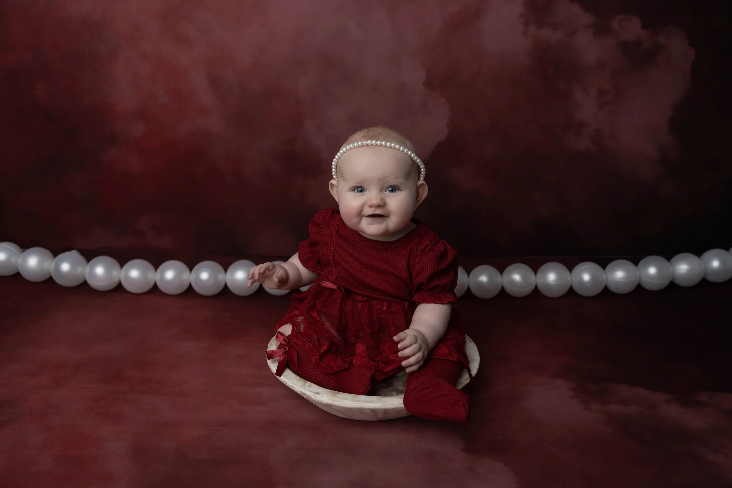 Celebrate your little one’s first birthday with a one year photoshoot in Heart to Heart Photography's Niagara Studio. Choose from a wide variety of themes, backdrops, and outfits, plus enjoy a fun Smash & Splash and optional family photos.