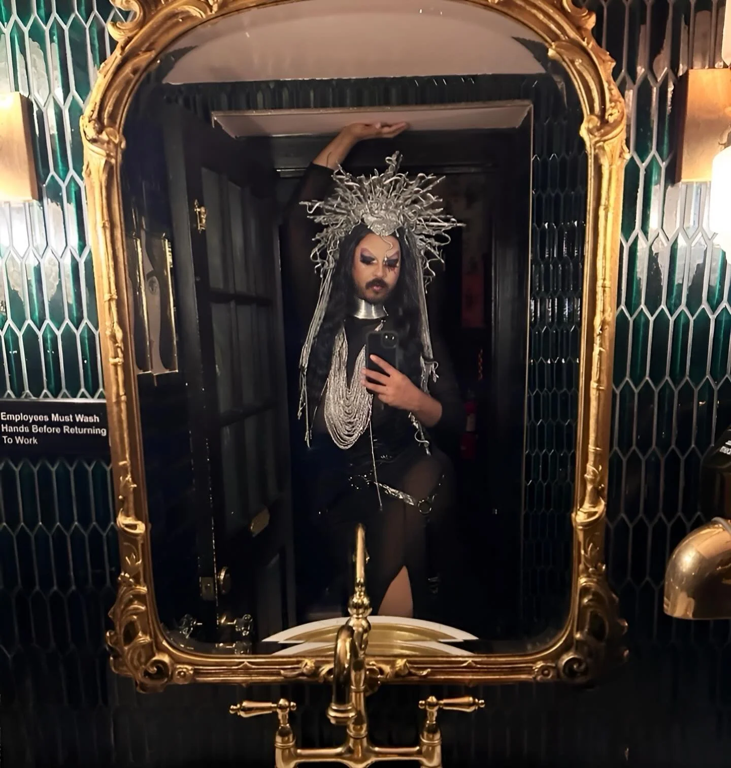 🎃 📸 HAPPY HALLOWEEN 🎃📸 Come by the Pub anytime tonight and snap your pic! Tag us and share &mdash;best hree costumes win! Doors Open 4pm 👻

Step and repeat 📸📸📸 with your host KUNJ ❤️