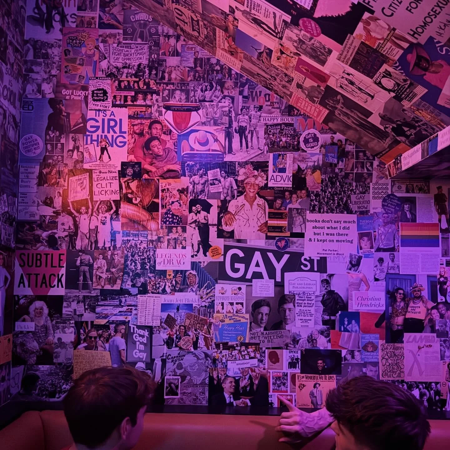 Magic in the air tonight ✨

🖌️ Dusty&rsquo;s Room, @thelittlegaypubphilly