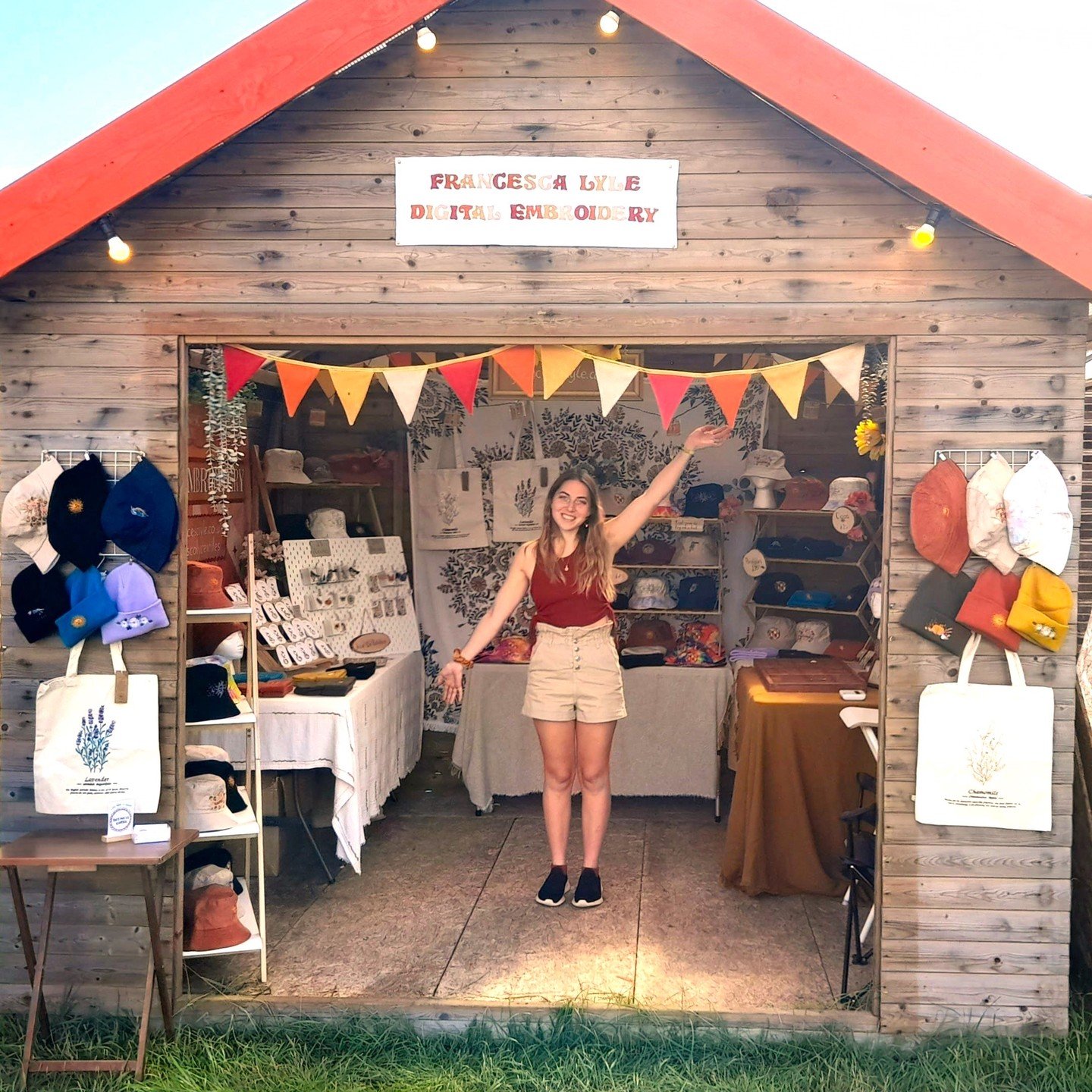 Sooooo excited to say I will be trading again @victoriousfestival this year!! 🌞 I had the best time last year and I can't wait to be back and say hello to lots of old &amp; new faces!🥰🎉