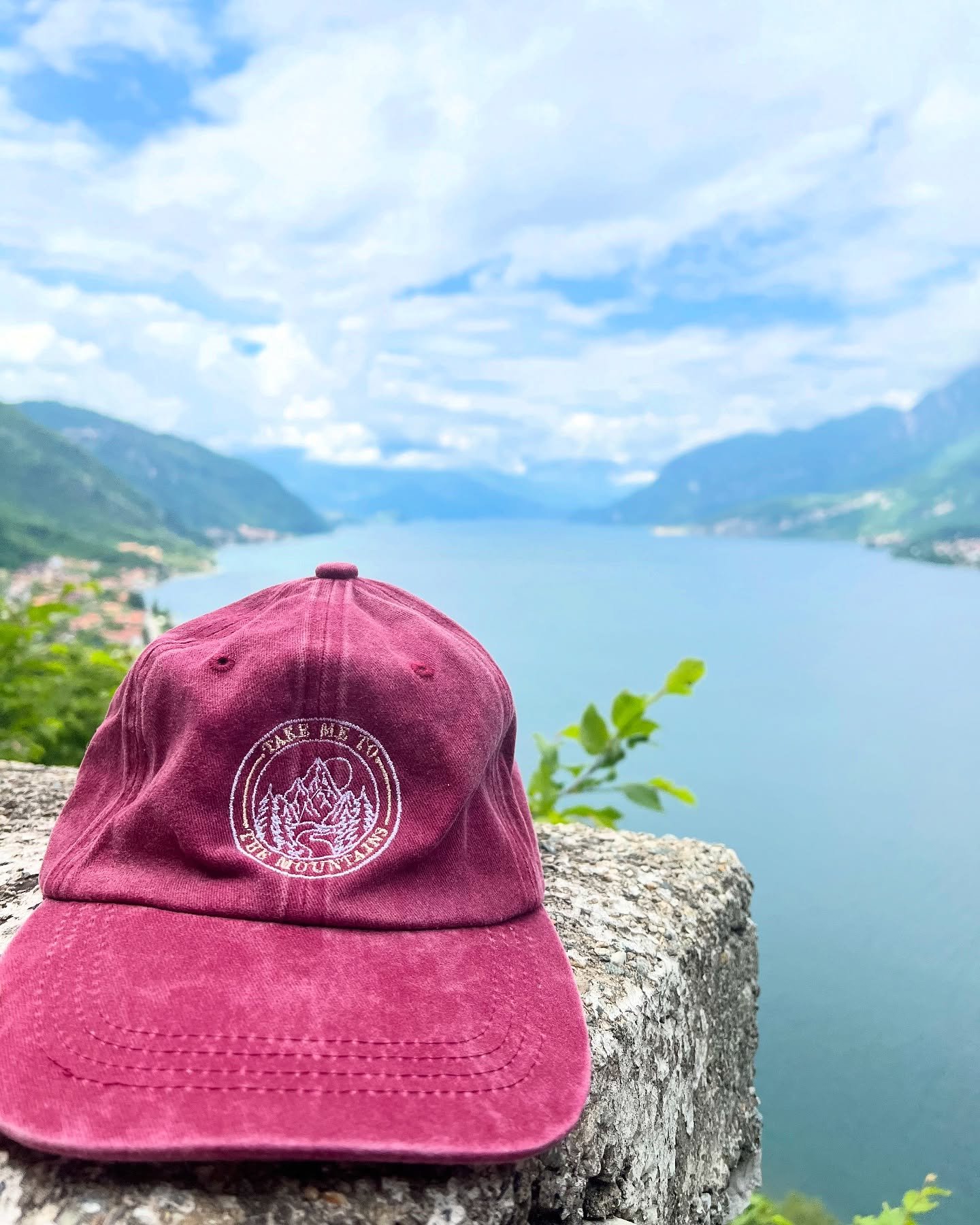 I&rsquo;ve been away this week visiting family in Italy but I&rsquo;m back and ready for my market tomorrow with @solocraftfair at Between the Bridges in London!🌞
I bring this cap with me everywhere, it&rsquo;s definitely my favourite cap to wear al