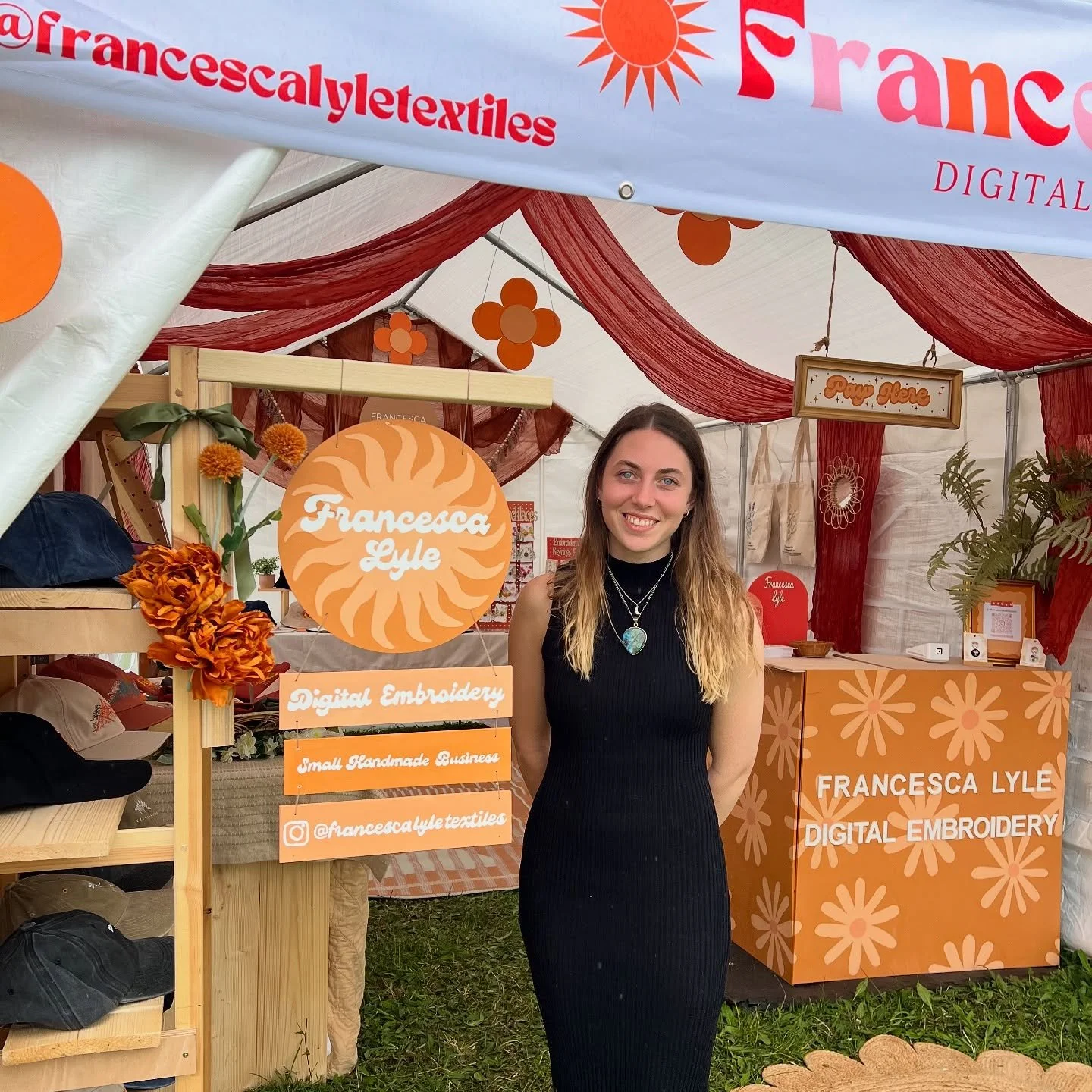 @truckfestival we are ready for you 🌞🌞🌞
Soooo happy with my set up!! The sleepless nights were so worth it for all the warm orange flower sun vibes😍 come say hi!!🥳
Huge thank you to my best friend @emily.may.designs for coming to help out at my 