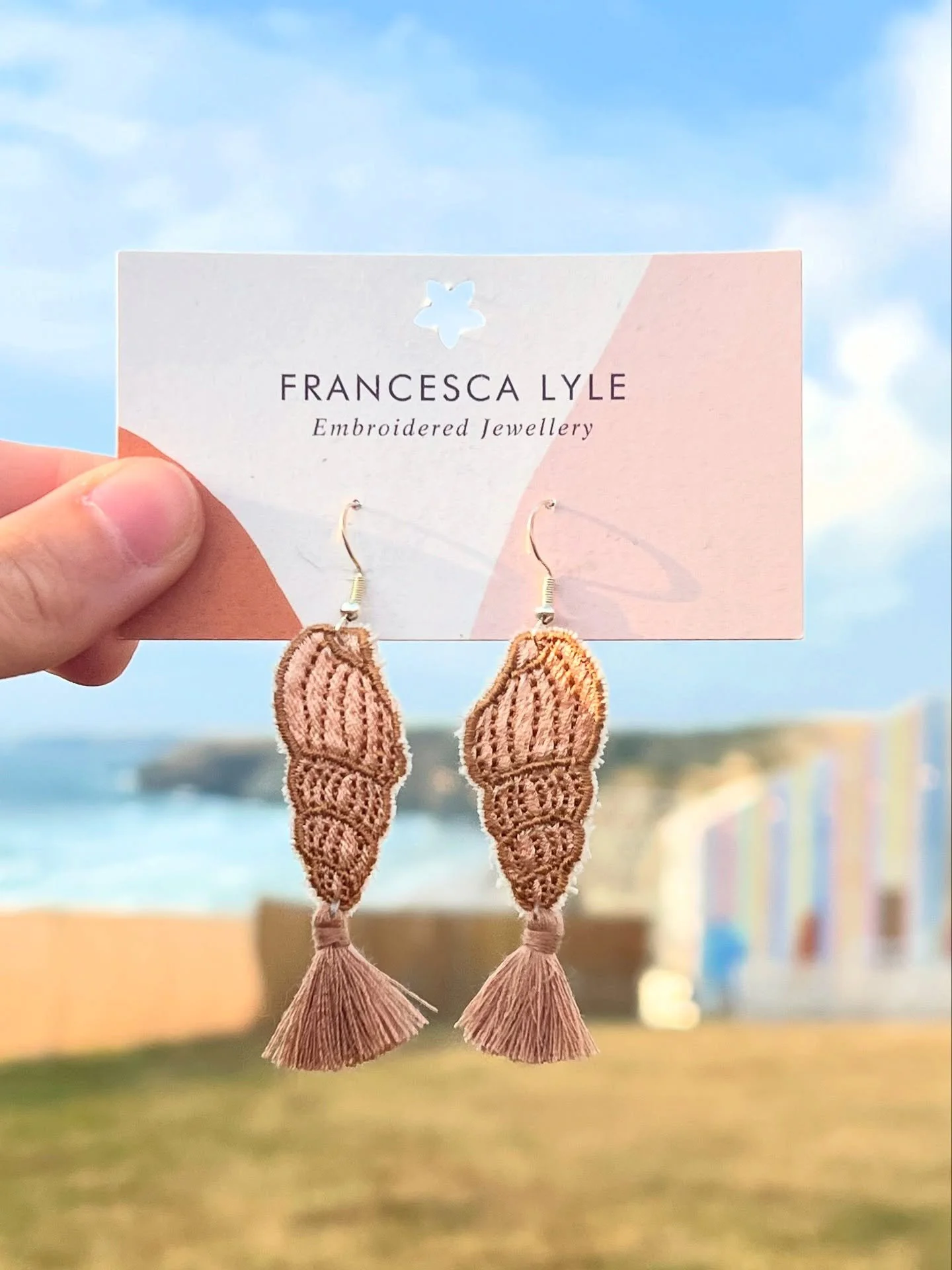 Seashells by the seashore🐚🌊 
Festival season brings me to some beautiful locations that I&rsquo;ve never been to before, so lucky to be able to do this!🥰