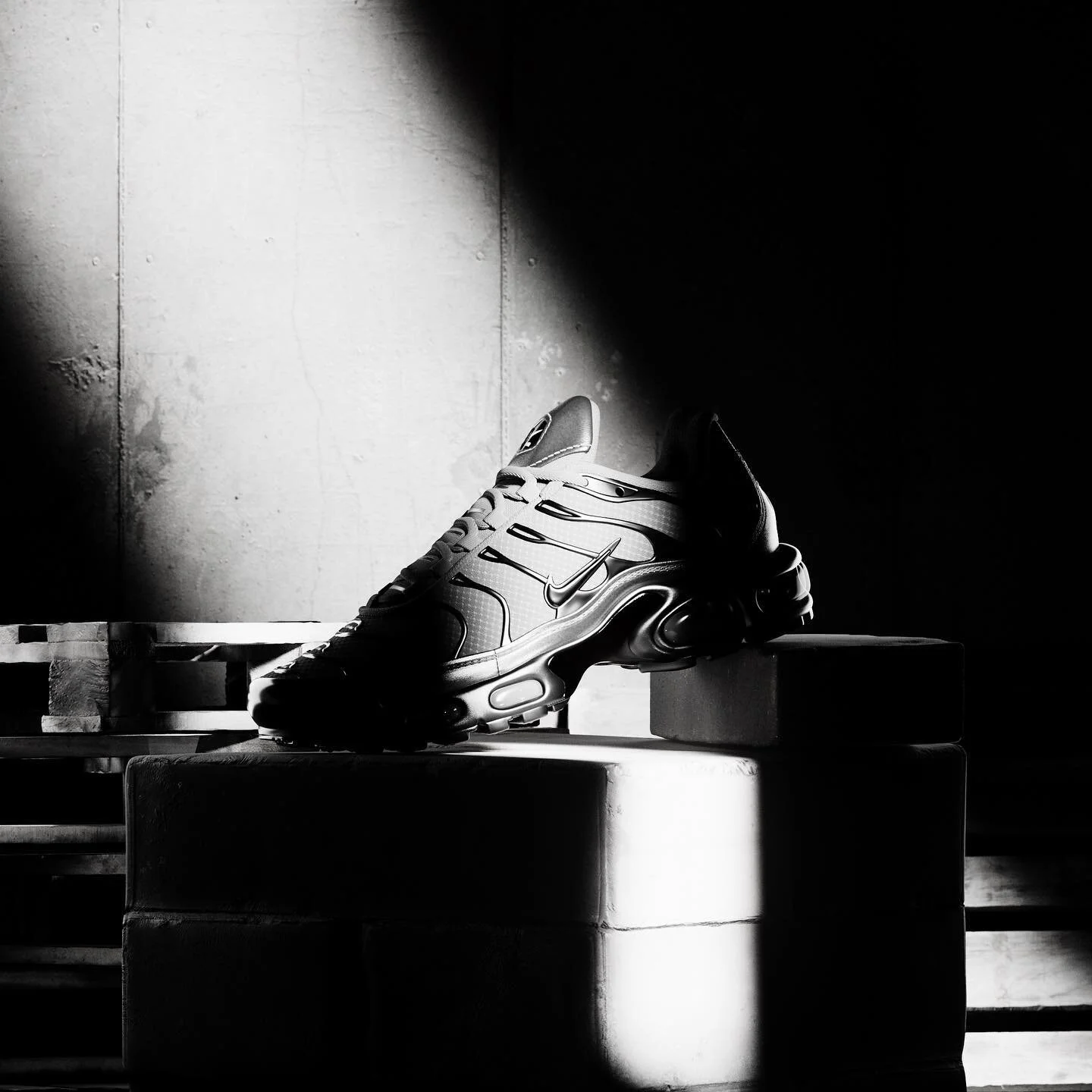 Air Max
Cinema 4D 2024 &amp; Redshift
.
.
.
.

#Cinema4D #MAXON #C4D #mograph #motiondesign #motiongraphics #motion #design #graphics #abstract #satisfying #redshift
#render #dream #DigitalArt #VFX #CGi #3D #animation #ideas #inspiration #renderlover