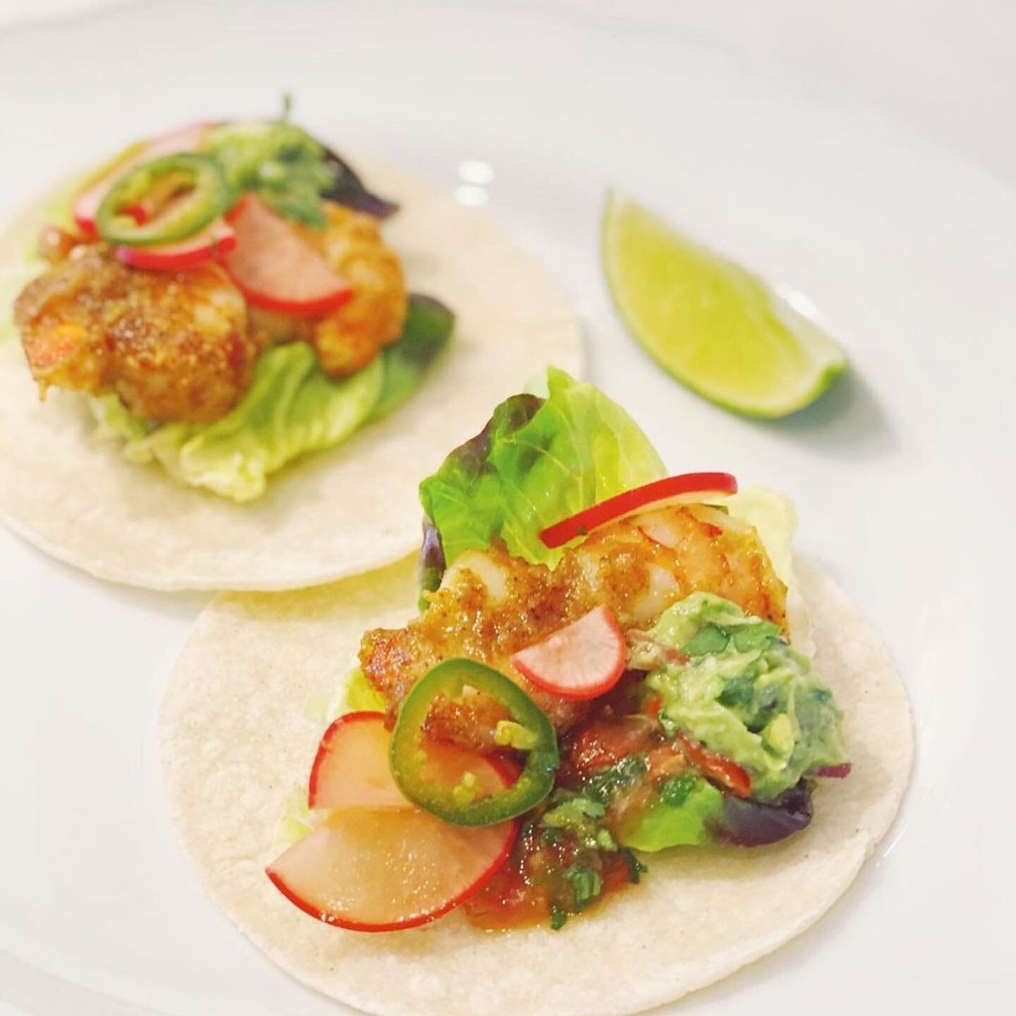 Cinco De Mayo! 🇲🇽 Let&rsquo;s make some HEALTHY SHRIMP TACOS 🌮🥑🍤🌶 [gluten + grain free]

This taco recipe is tha 💣 All ingredients are fresh, gluten free + nutrient dense. Made these babies with my bestie @marsaputo + this recipe never disappo